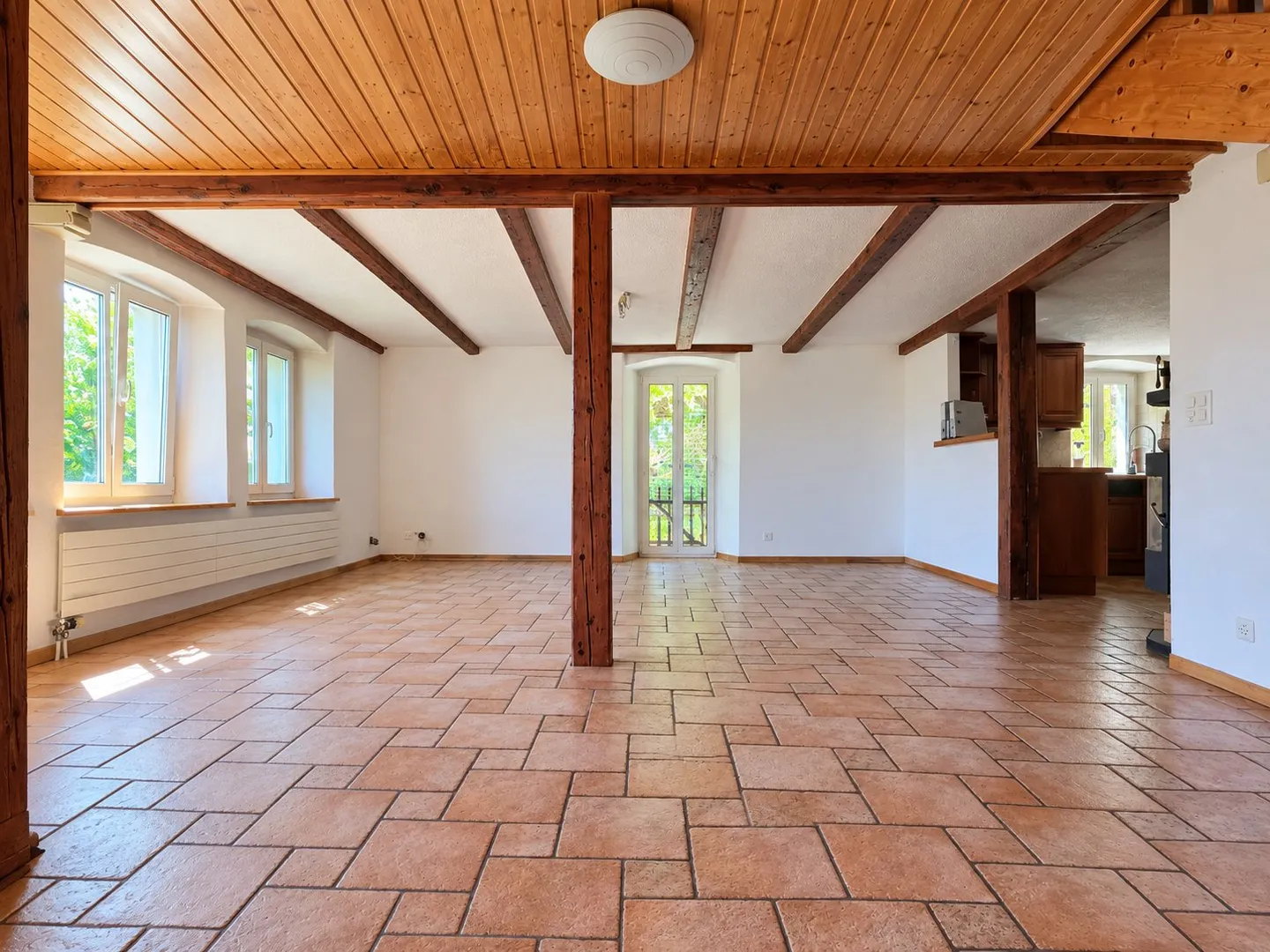 Farm to renovate 20 minutes from CHUV - Photo 3 of 8