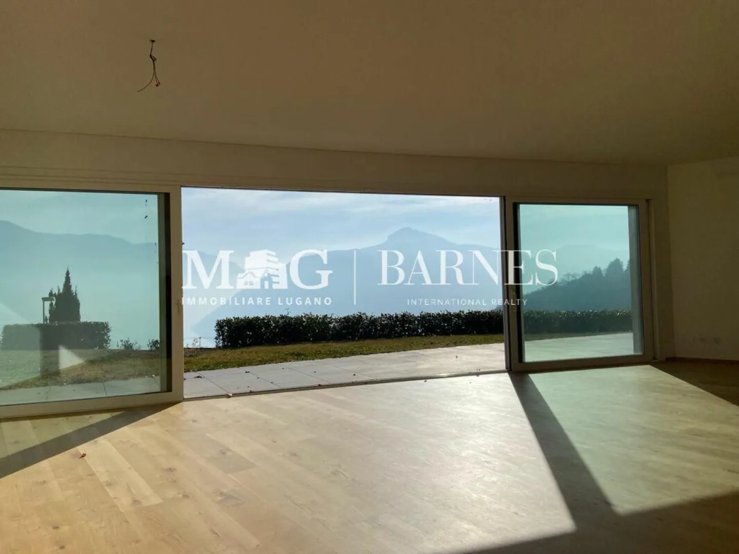 Attico moderno con vista lago - Foto 2 di 10