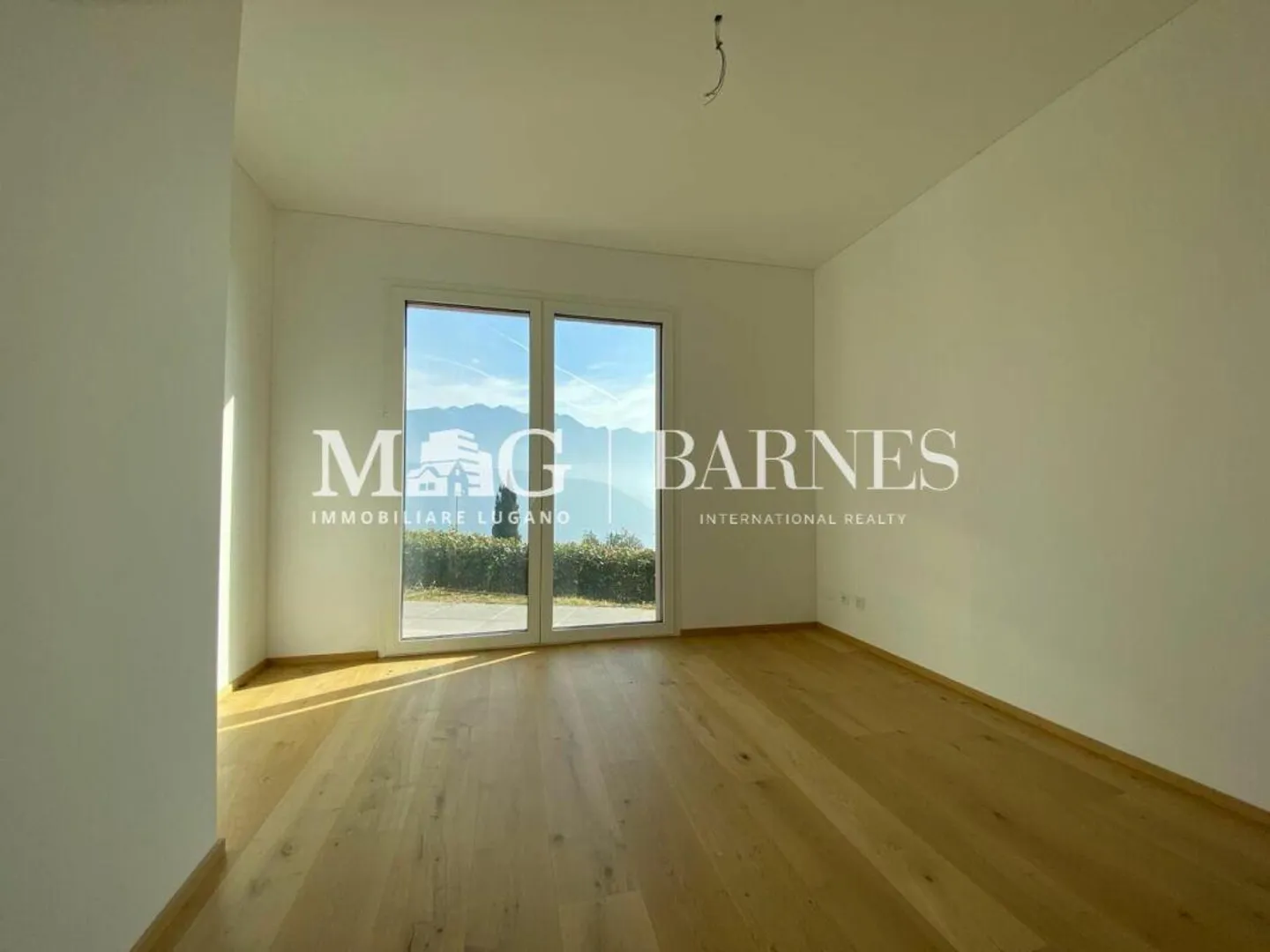 Attico moderno con vista lago - Foto 4 di 10