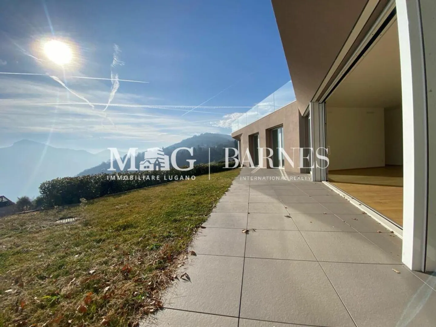 Attico moderno con vista lago - Foto 5 di 10