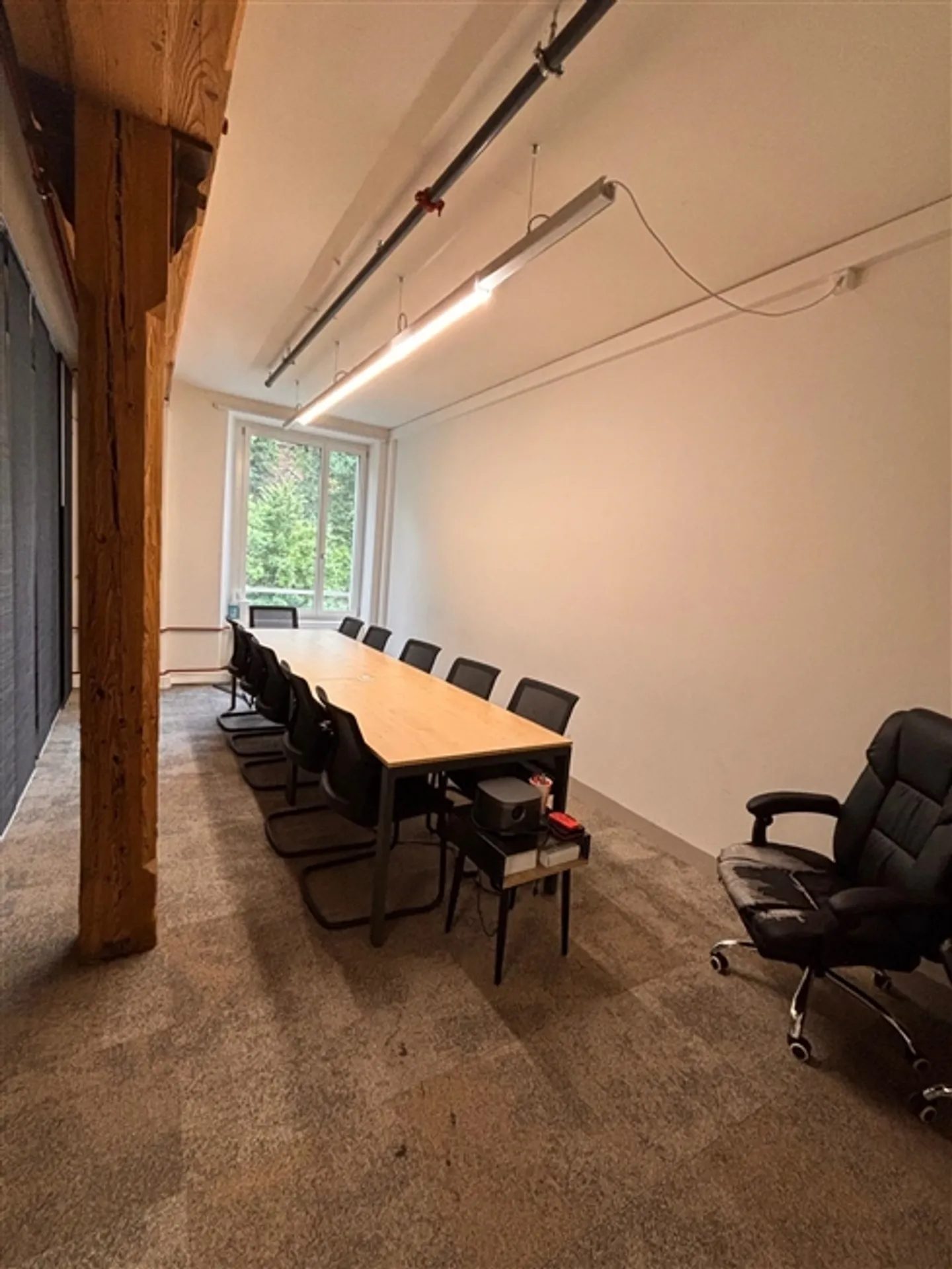 Espace de bureau agrandi avec climatisation - Photo 1 sur 6