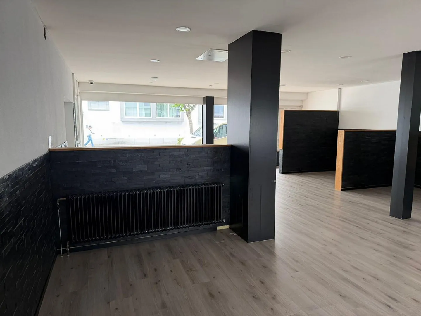 Retail space for rent immediately! - Photo 3 of 11