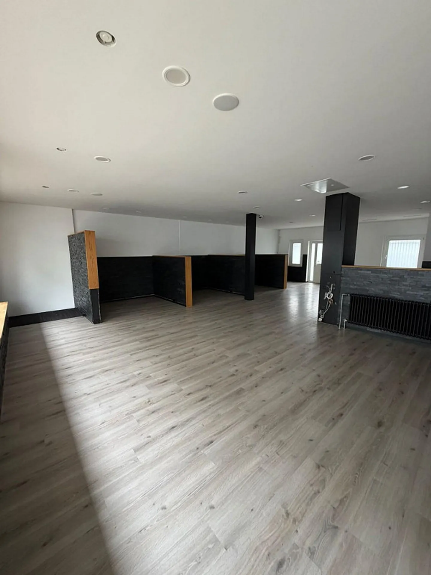 Retail space for rent immediately! - Photo 5 of 11