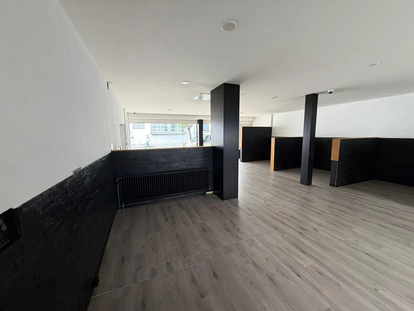 Retail space for rent immediately! - Photo 7 of 11