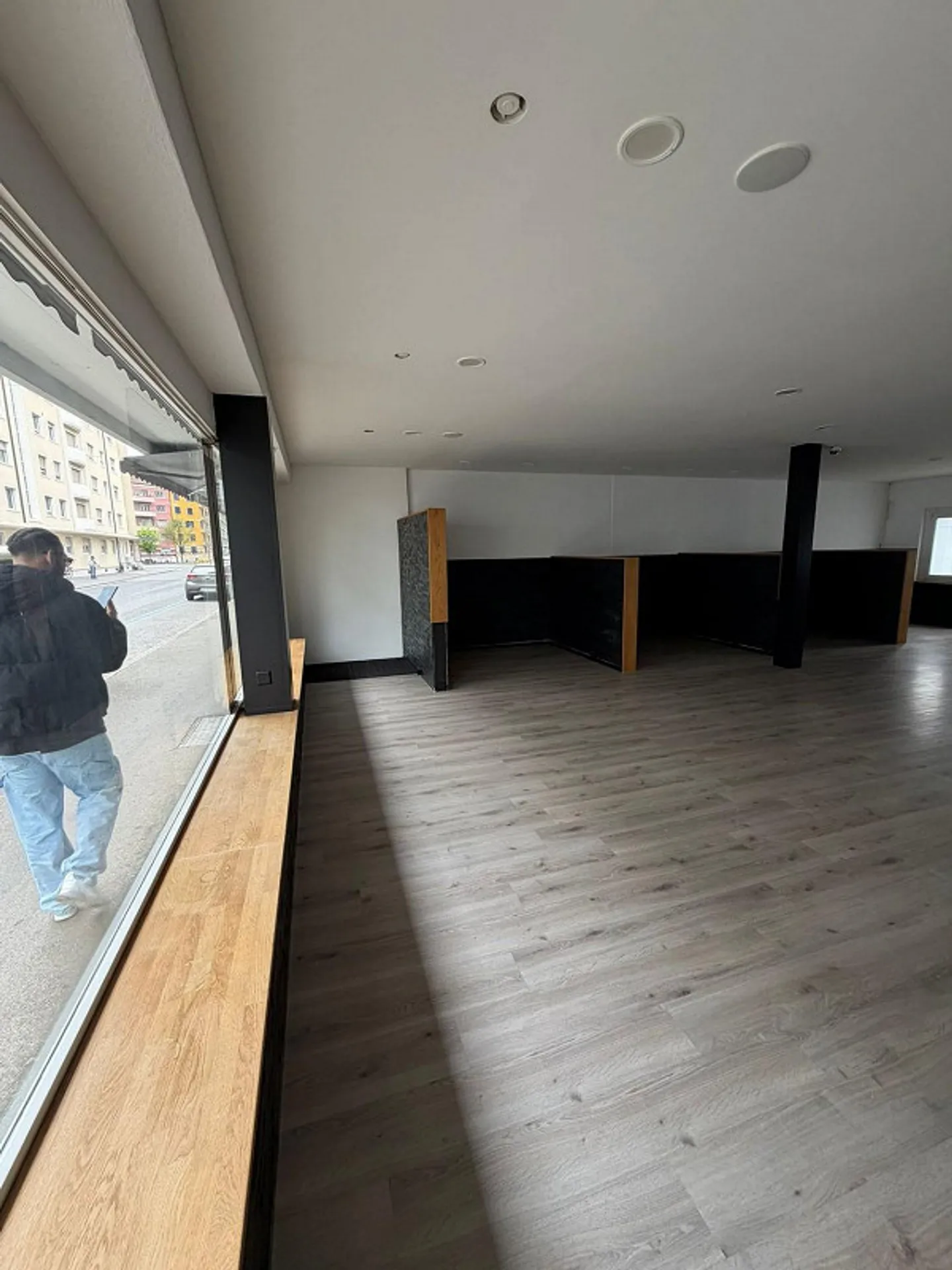 Retail space for rent immediately! - Photo 11 of 11