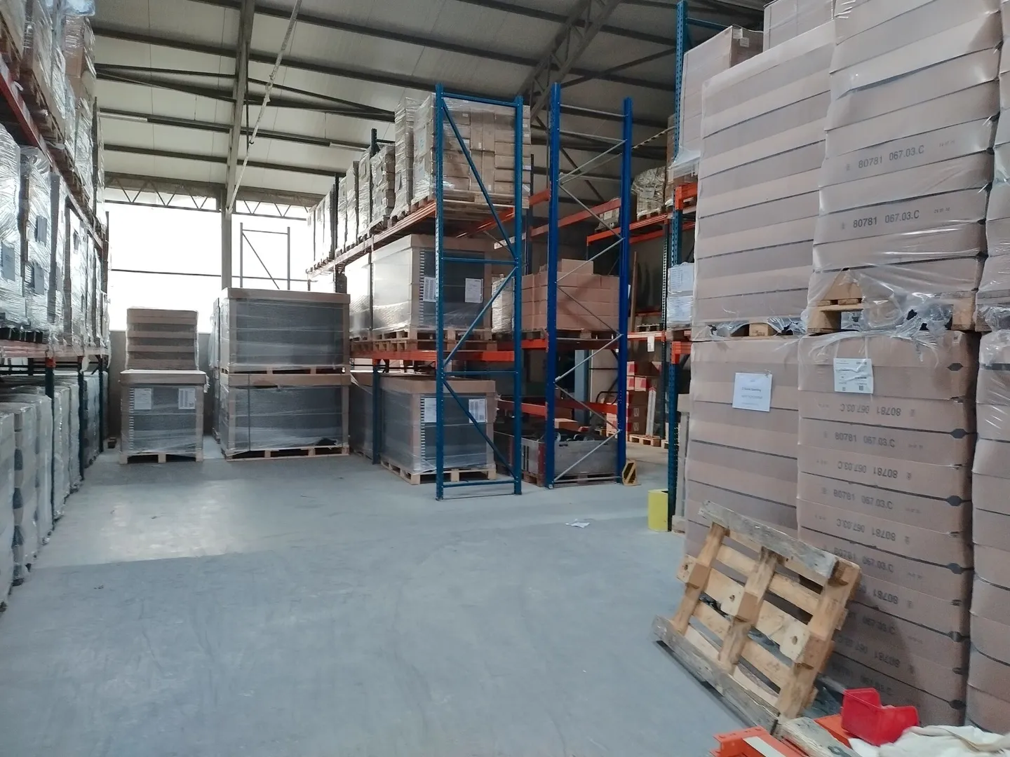 Uffici, laboratorio e magazzino di 4500 m2 in affitto a Romanel - Foto 1 di 6