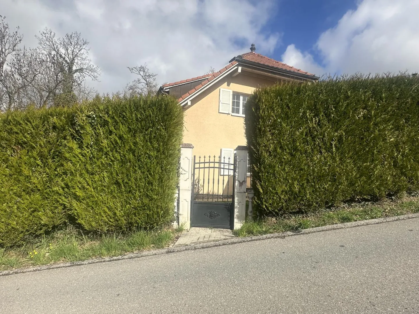 Villa 7,5 Zimmer - Foto 1 von 9