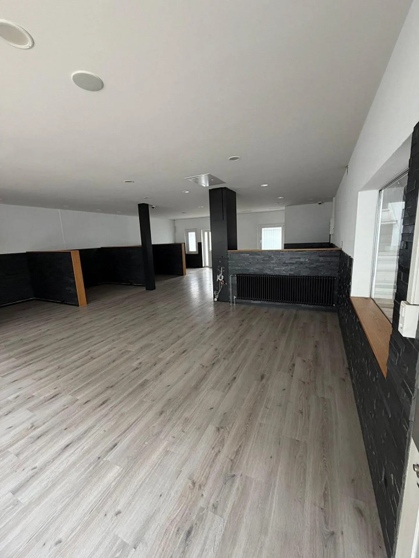 Retail space for rent immediately! - Photo 1 of 11