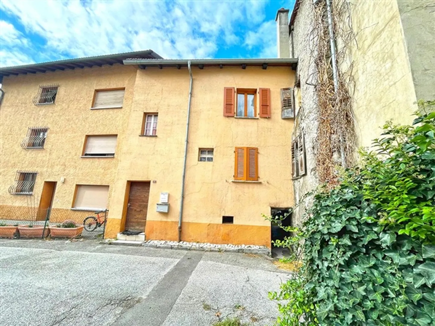 «ARDON - DORFHAUS MIT HOHEM POTENZIAL - 6 ZIMMER» - Foto 1 von 5