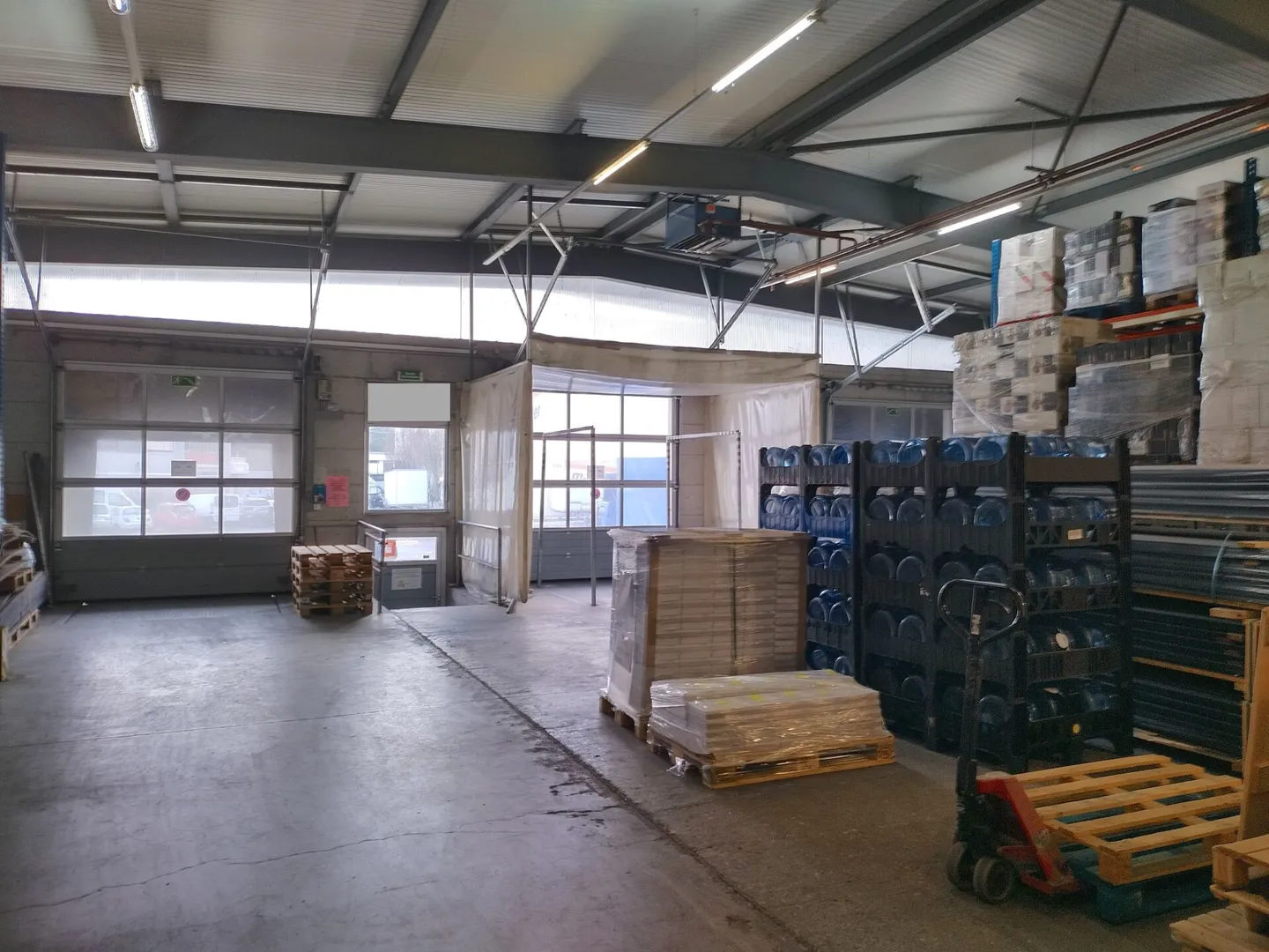 Uffici, laboratorio e magazzino di 4500 m2 in affitto a Romanel - Foto 5 di 6