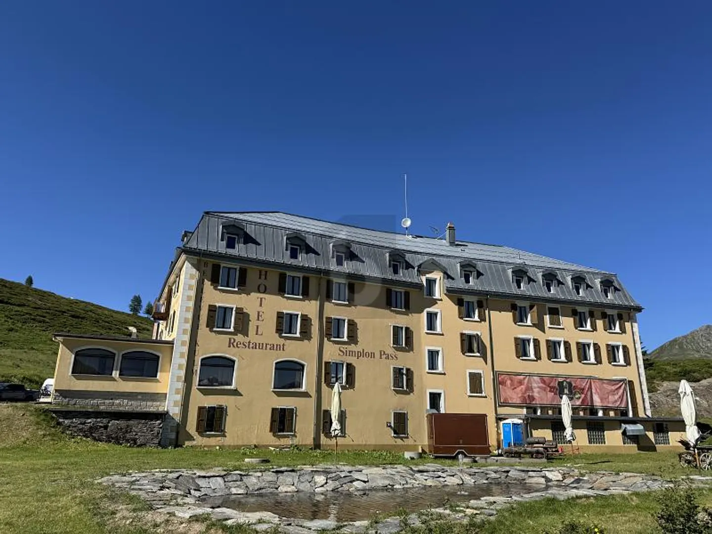 OPPORTUNITÉ HÔTELIÈRE UNIQUE AU CUR DES ALPES - Foto 1 di 6