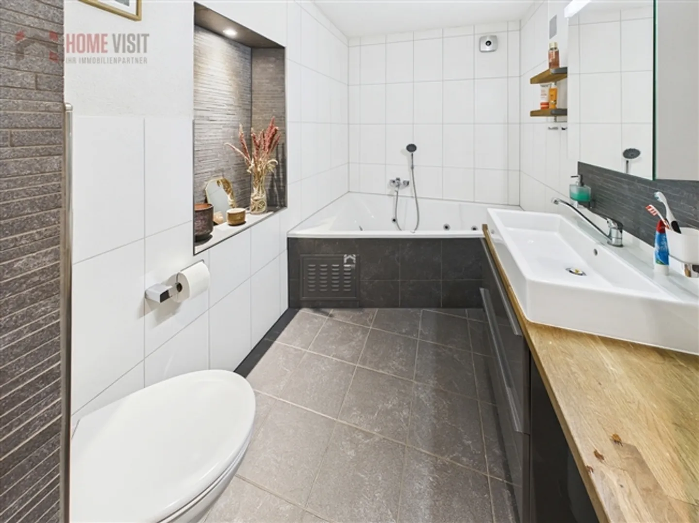 Appartamento 5.5 stanze con possibilità di allevamento di cavalli in casa bifamiliare - Foto 9 di 19