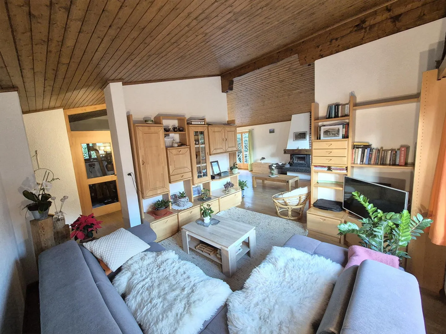 Sonniges Einfamilienhaus mit Einliegerwohnung und Panorama-Aussicht - Foto 2 von 23