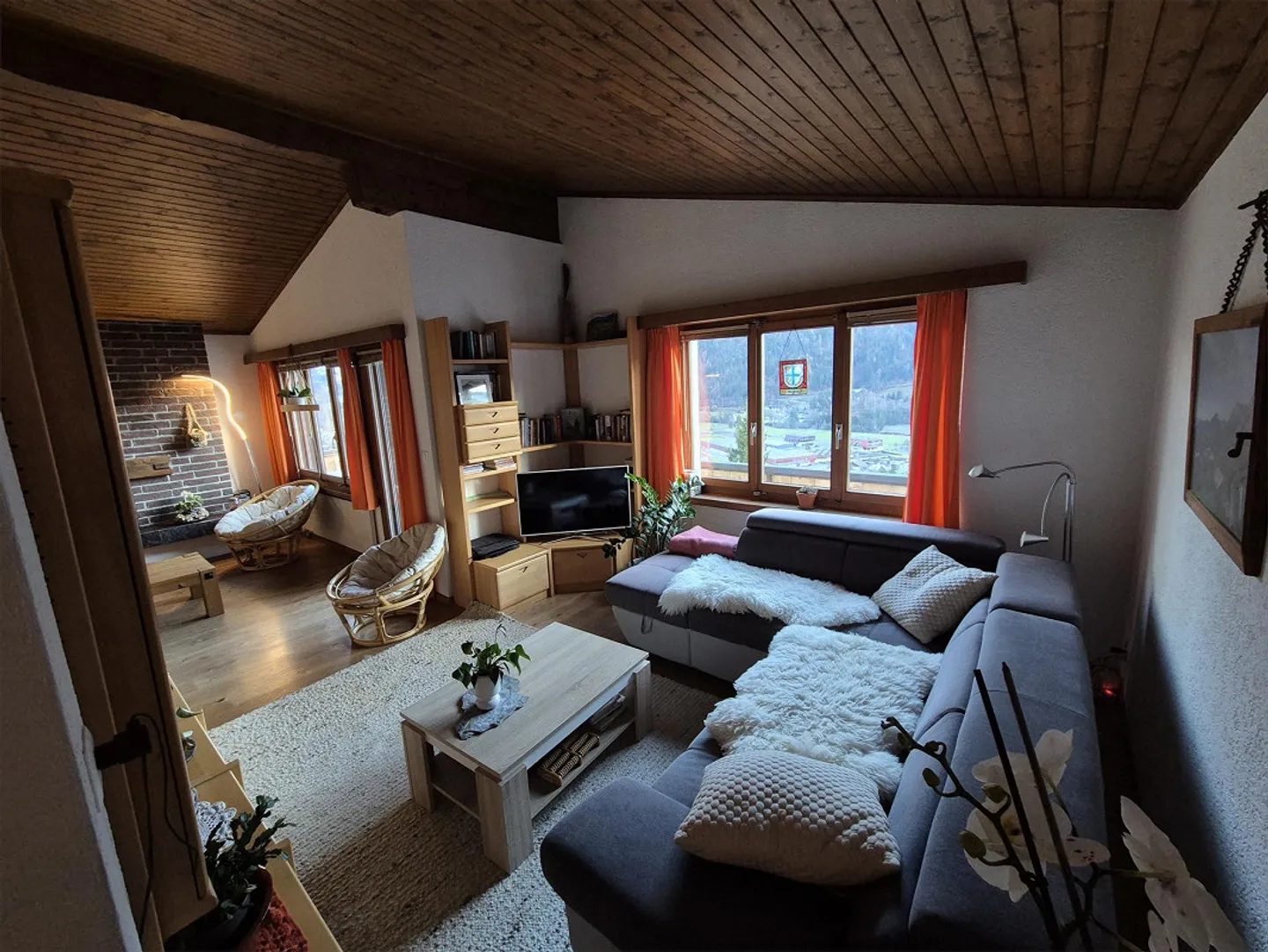 Sonniges Einfamilienhaus mit Einliegerwohnung und Panorama-Aussicht - Foto 3 von 23