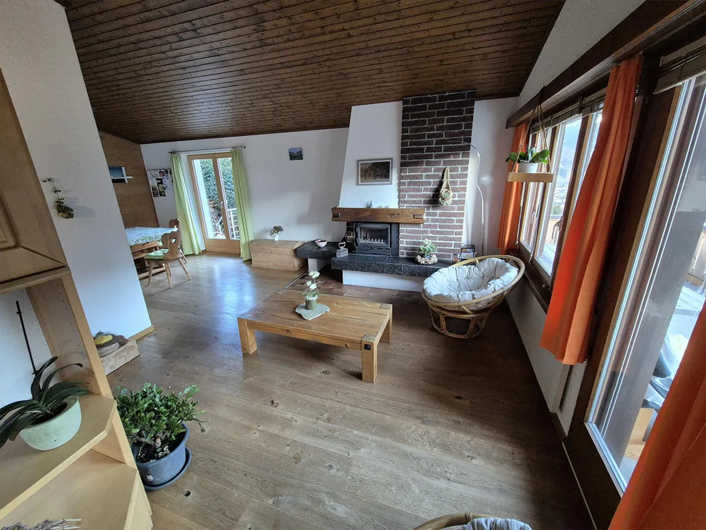Sonniges Einfamilienhaus mit Einliegerwohnung und Panorama-Aussicht - Foto 4 von 23