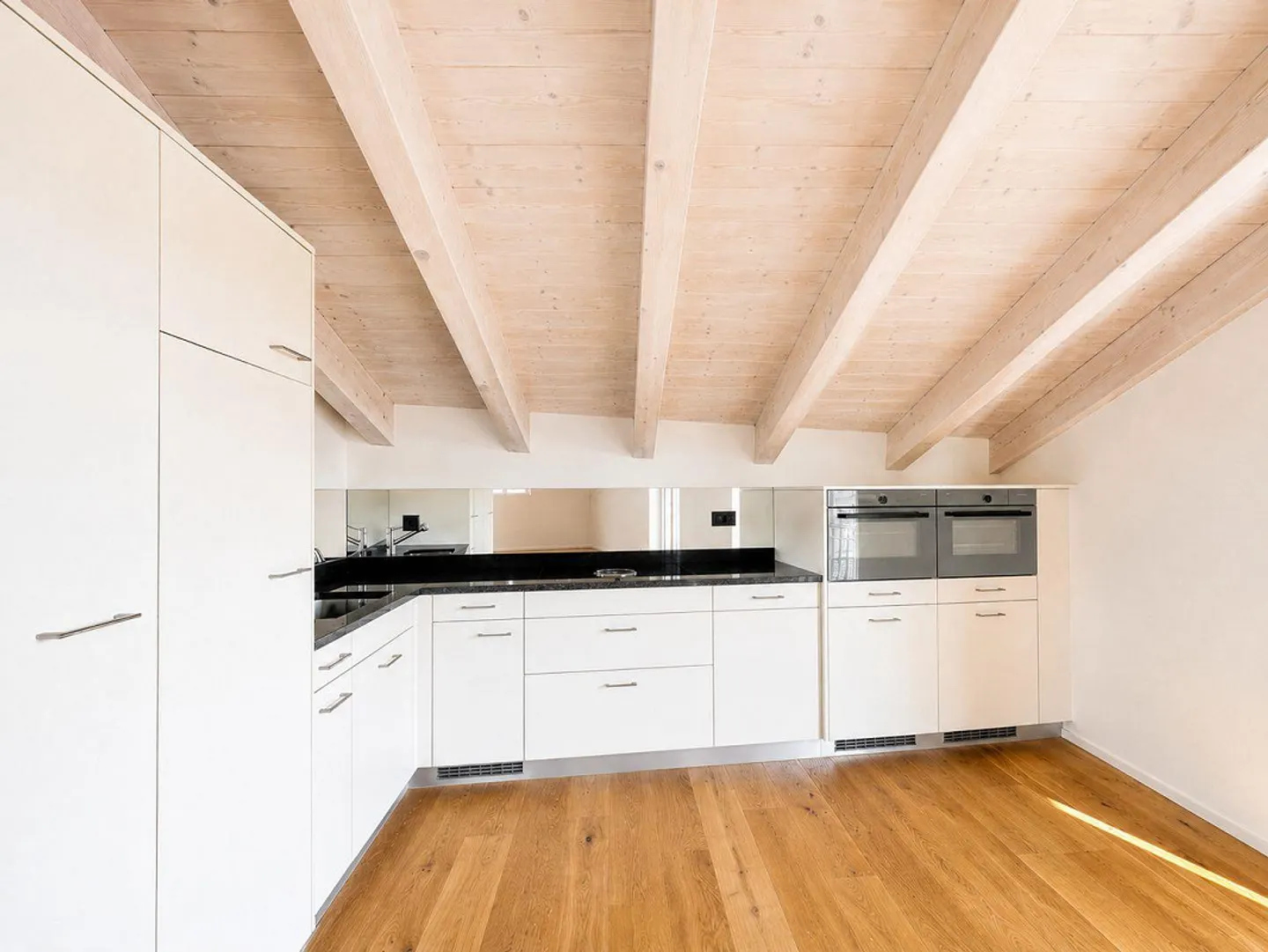 Sun-Kissed: Bright 2.5 Room Apartment with Open View for Sale in Brissago - Casa Gatti - Photo 4 of 9