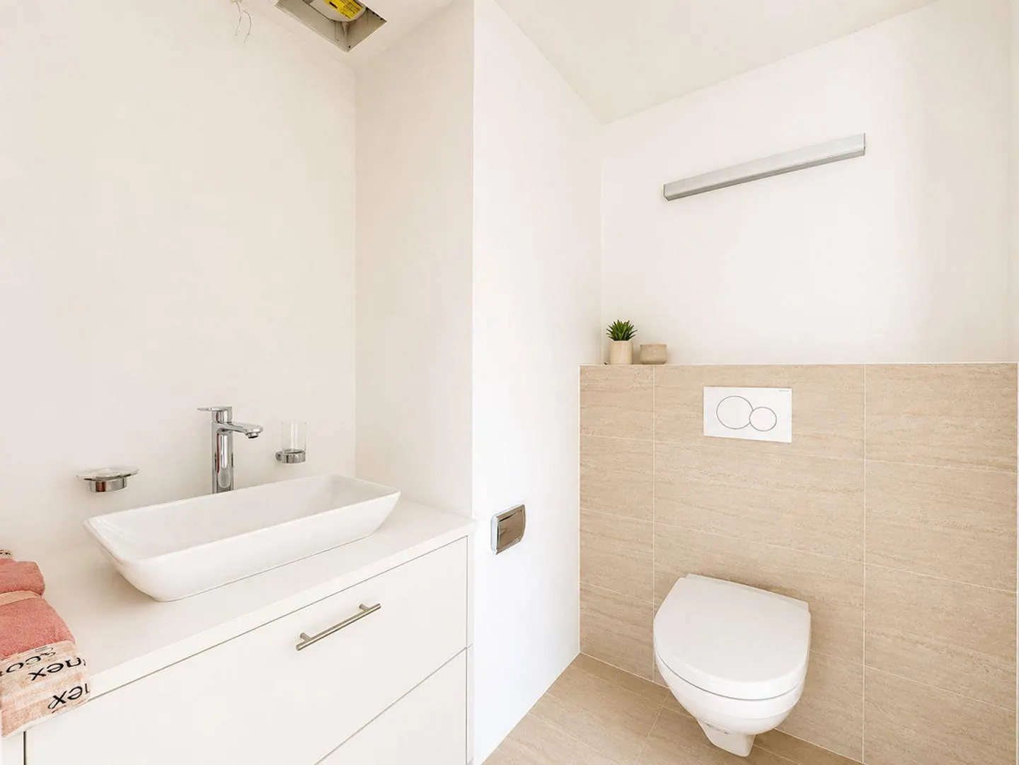 Sun-Kissed: Bright 2.5 Room Apartment with Open View for Sale in Brissago - Casa Gatti - Photo 6 of 9