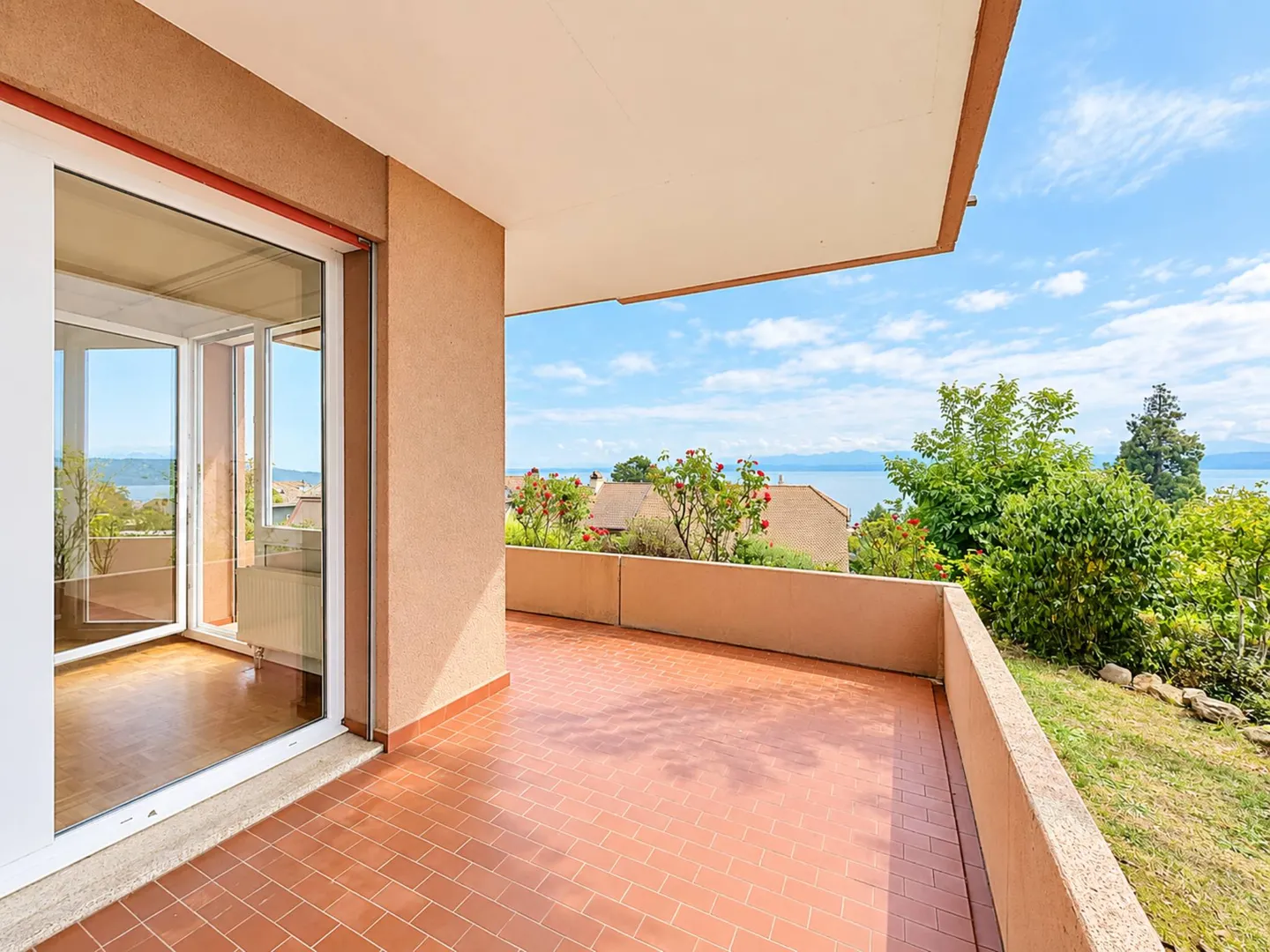 Appartement Charmant avec Vue sur le Lac - Photo 8 sur 11