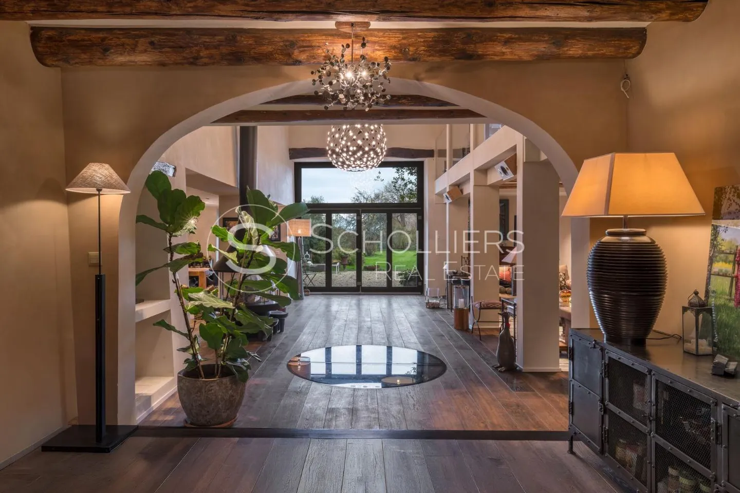 20-room House - Photo 3 of 10