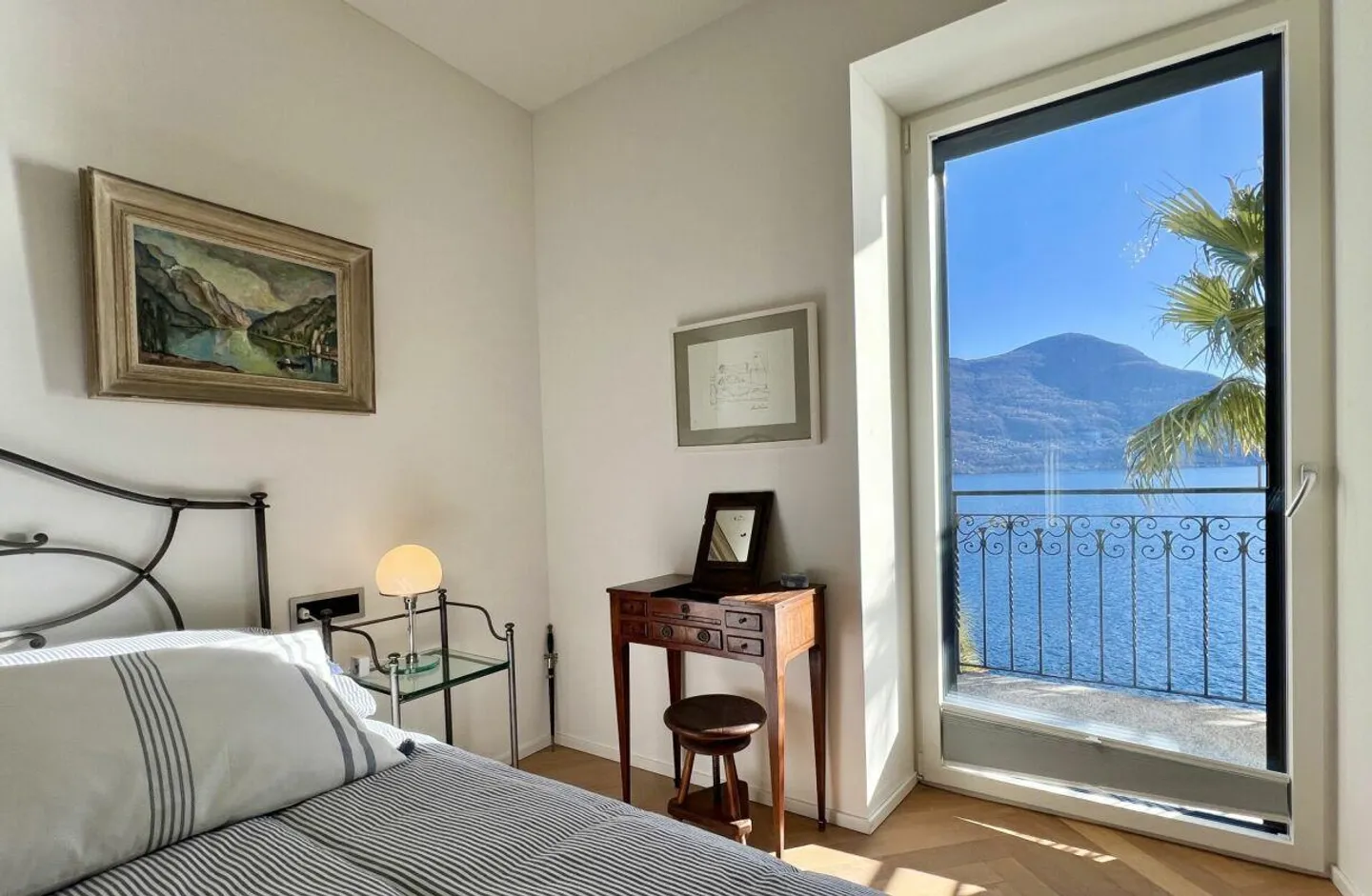 RISERVATO! Appartamento esclusivo direttamente sul lago in un palazzo ristrutturato con piscina comune - Foto 4 di 28
