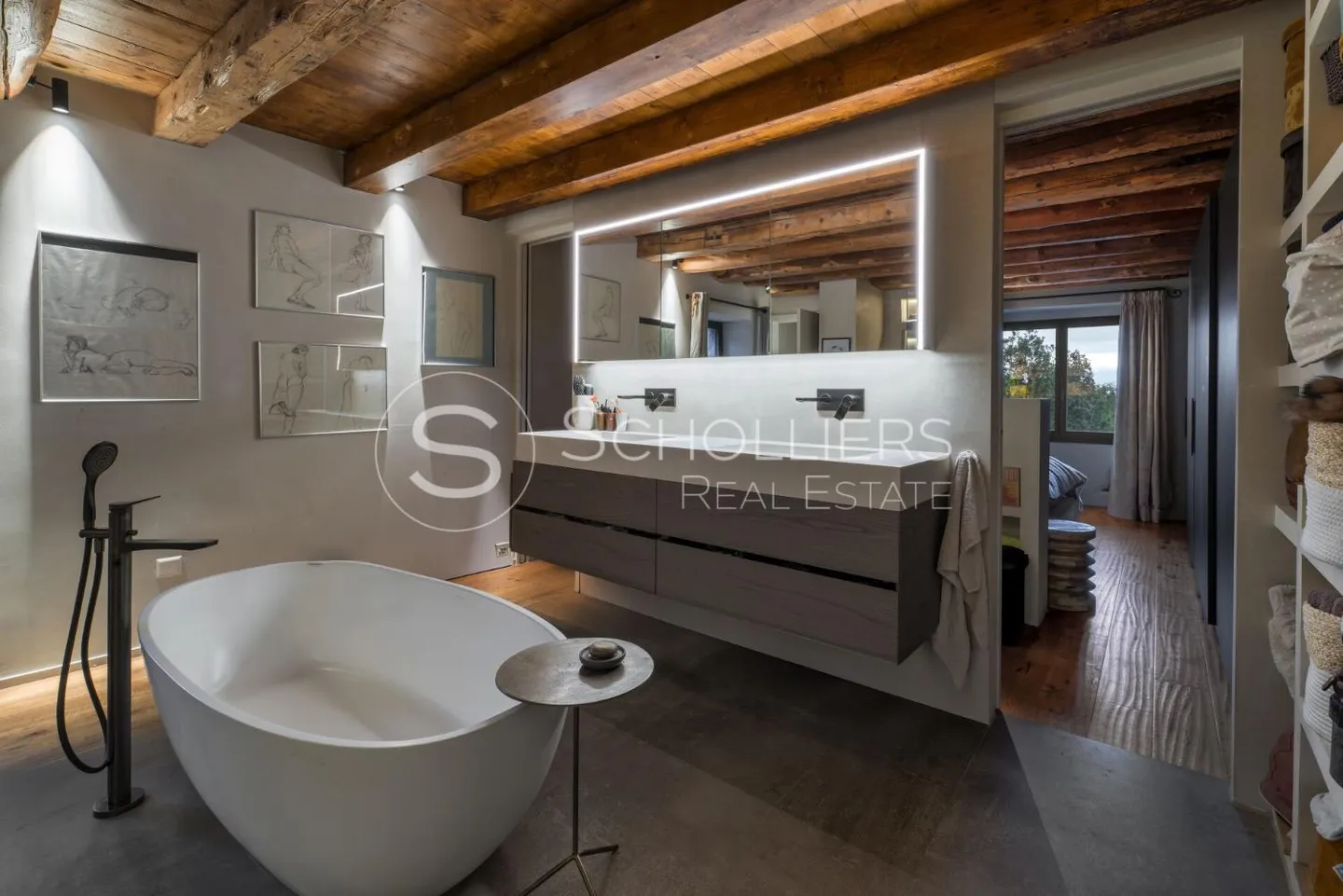 20-room House - Photo 9 of 10