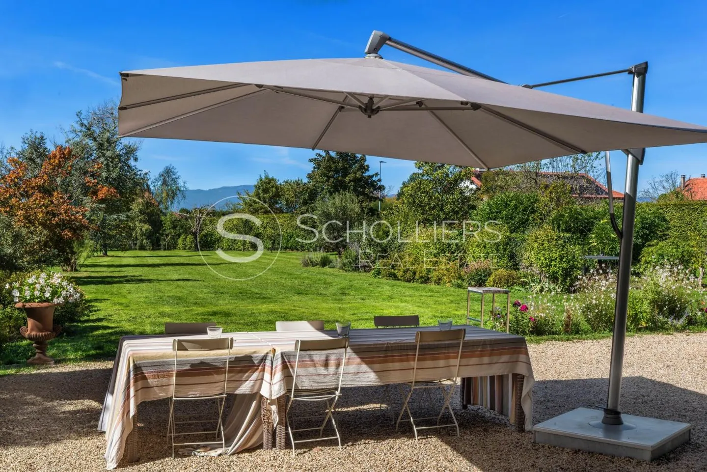 20-room House - Photo 10 of 10