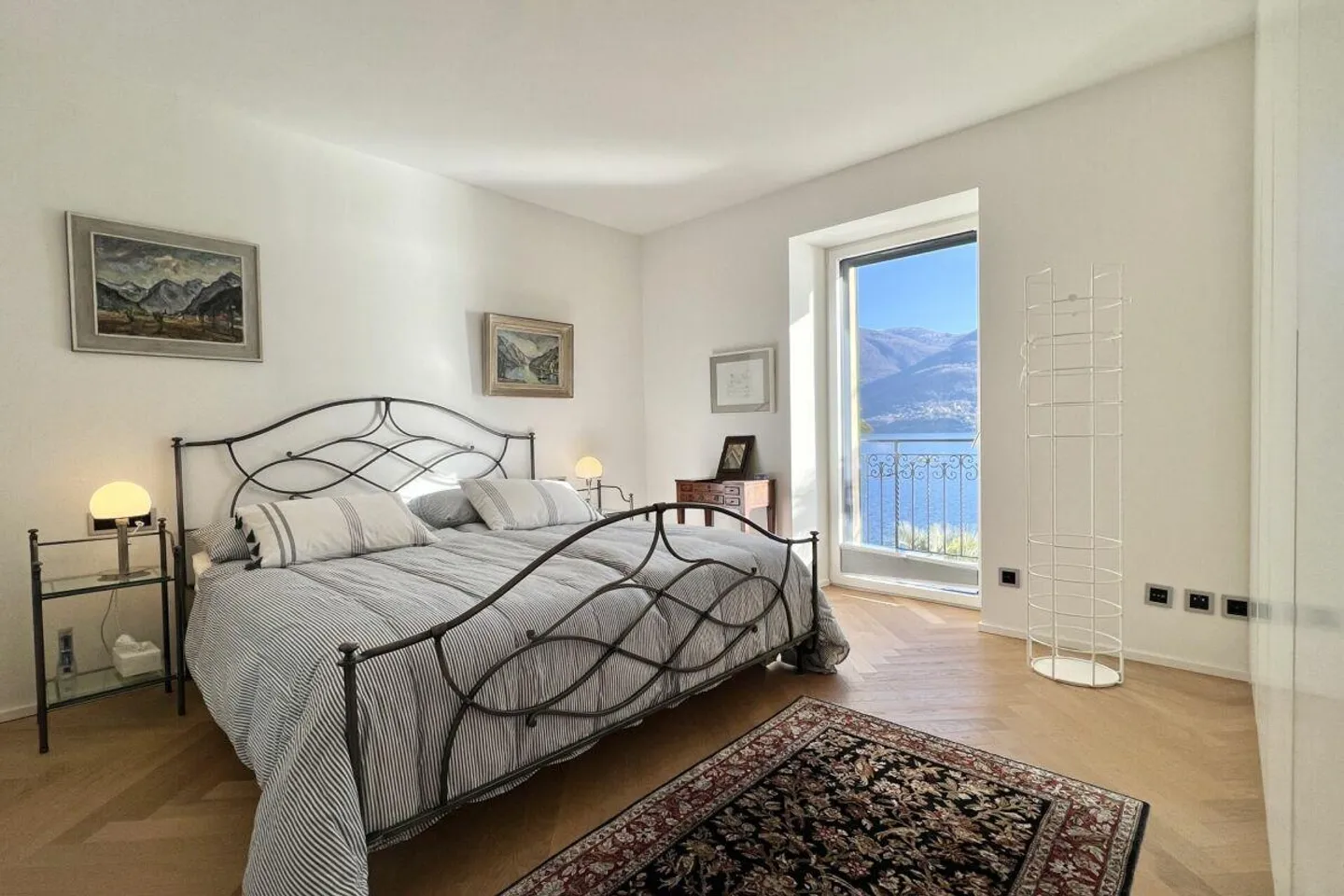 RISERVATO! Appartamento esclusivo direttamente sul lago in un palazzo ristrutturato con piscina comune - Foto 13 di 28