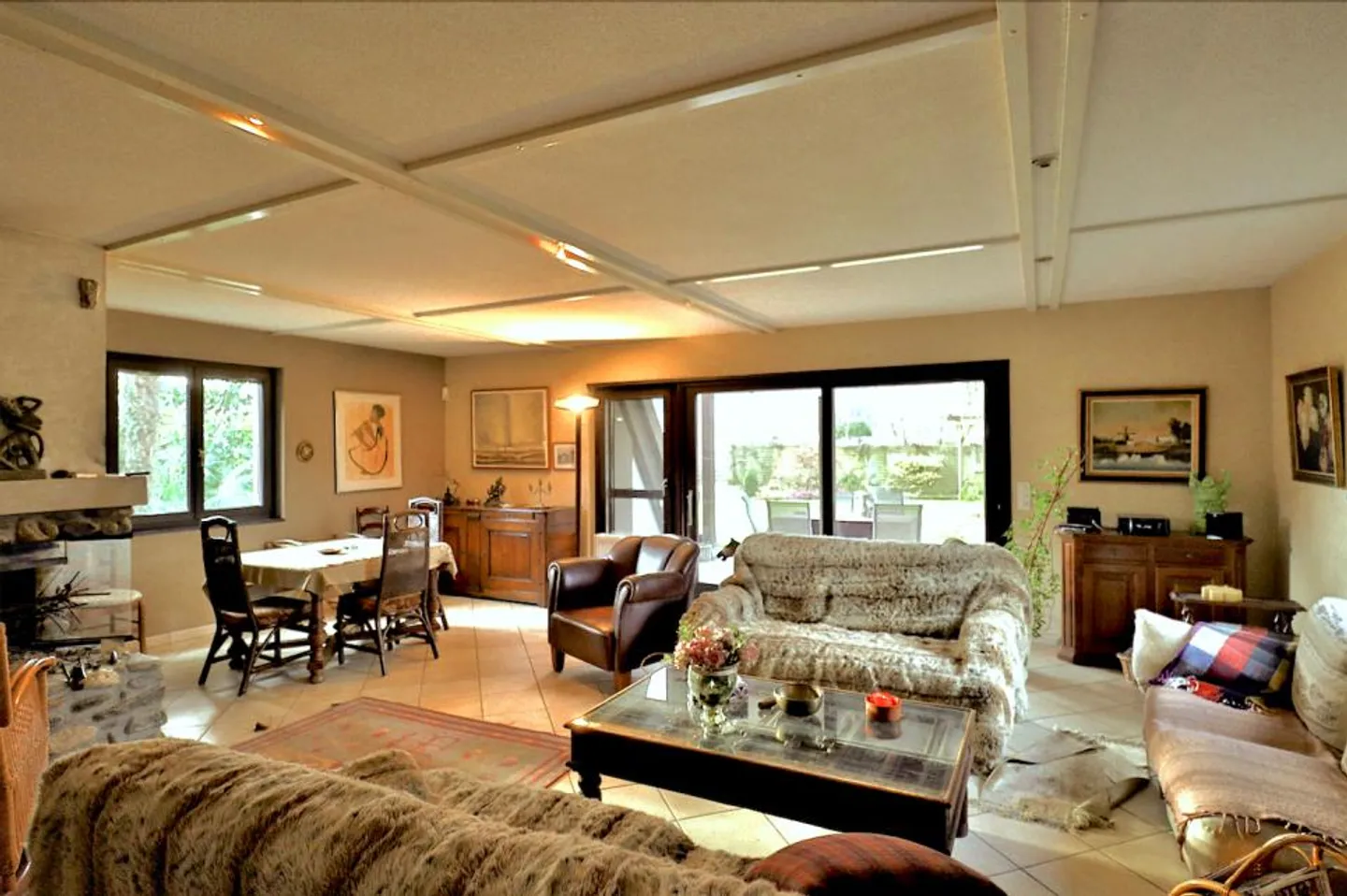 Casa con 250 m2 di superficie utilizzabile, circondata dal verde - Foto 3 di 13