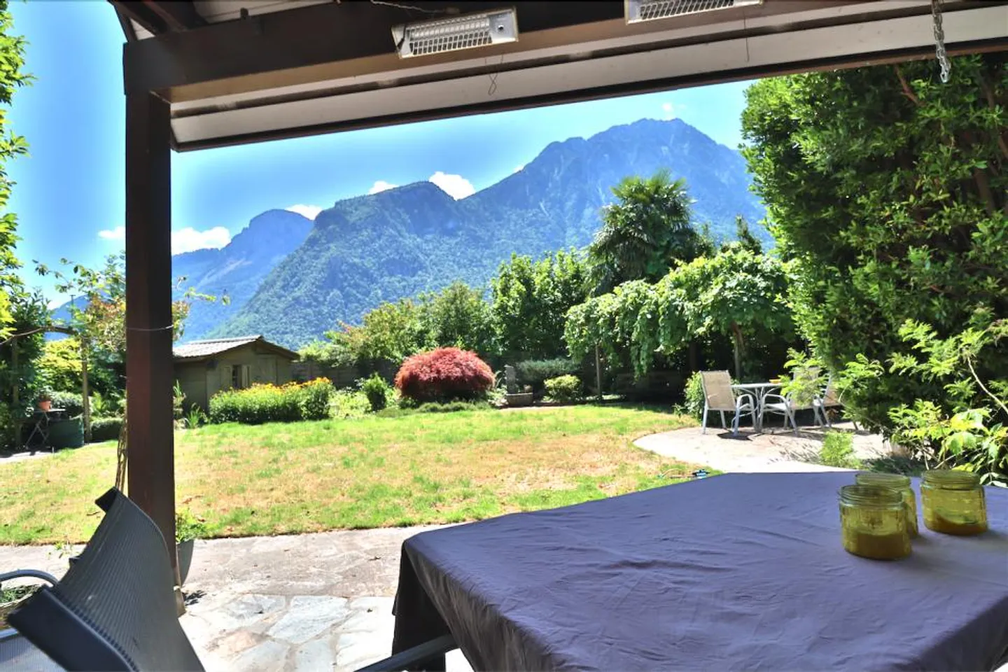 Casa con 250 m2 di superficie utilizzabile, circondata dal verde - Foto 8 di 13