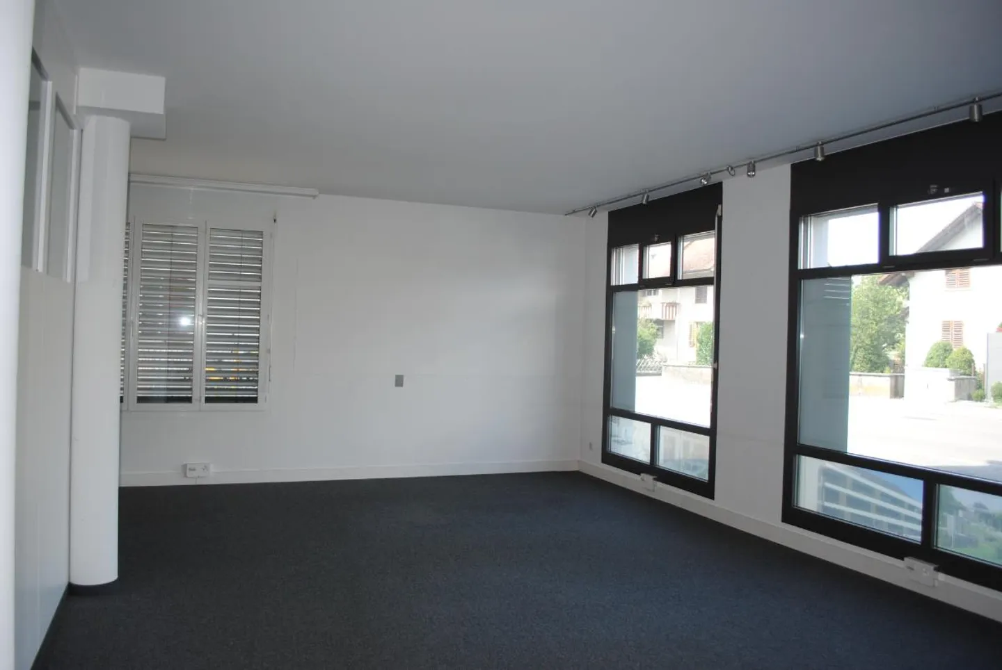 Spazio commerciale con 4 vetrine e parcheggio in una posizione centrale a 4914 Roggwil - Foto 6 di 10