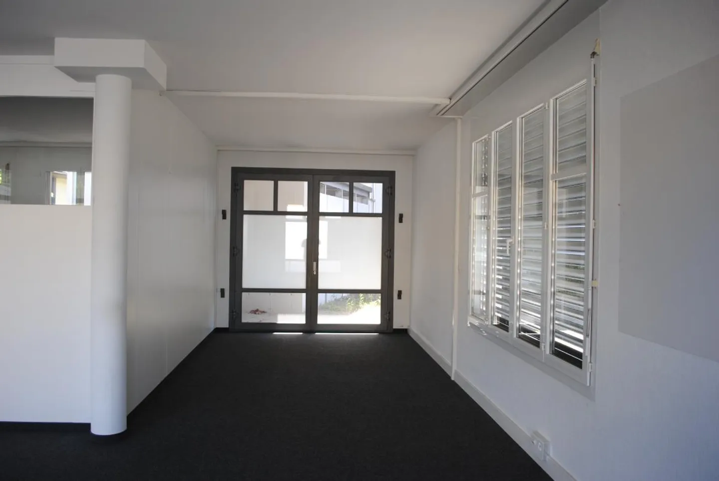 Spazio commerciale con 4 vetrine e parcheggio in una posizione centrale a 4914 Roggwil - Foto 8 di 10