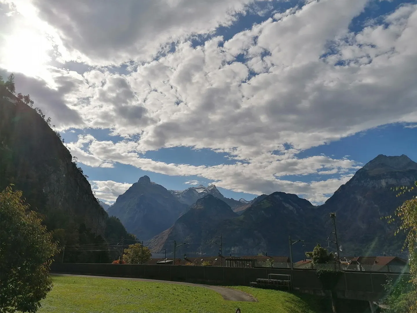 Grosszügige, helle 2 1/2 Wohnung / Balkon mit See- und Bergsicht - Foto 6 von 7
