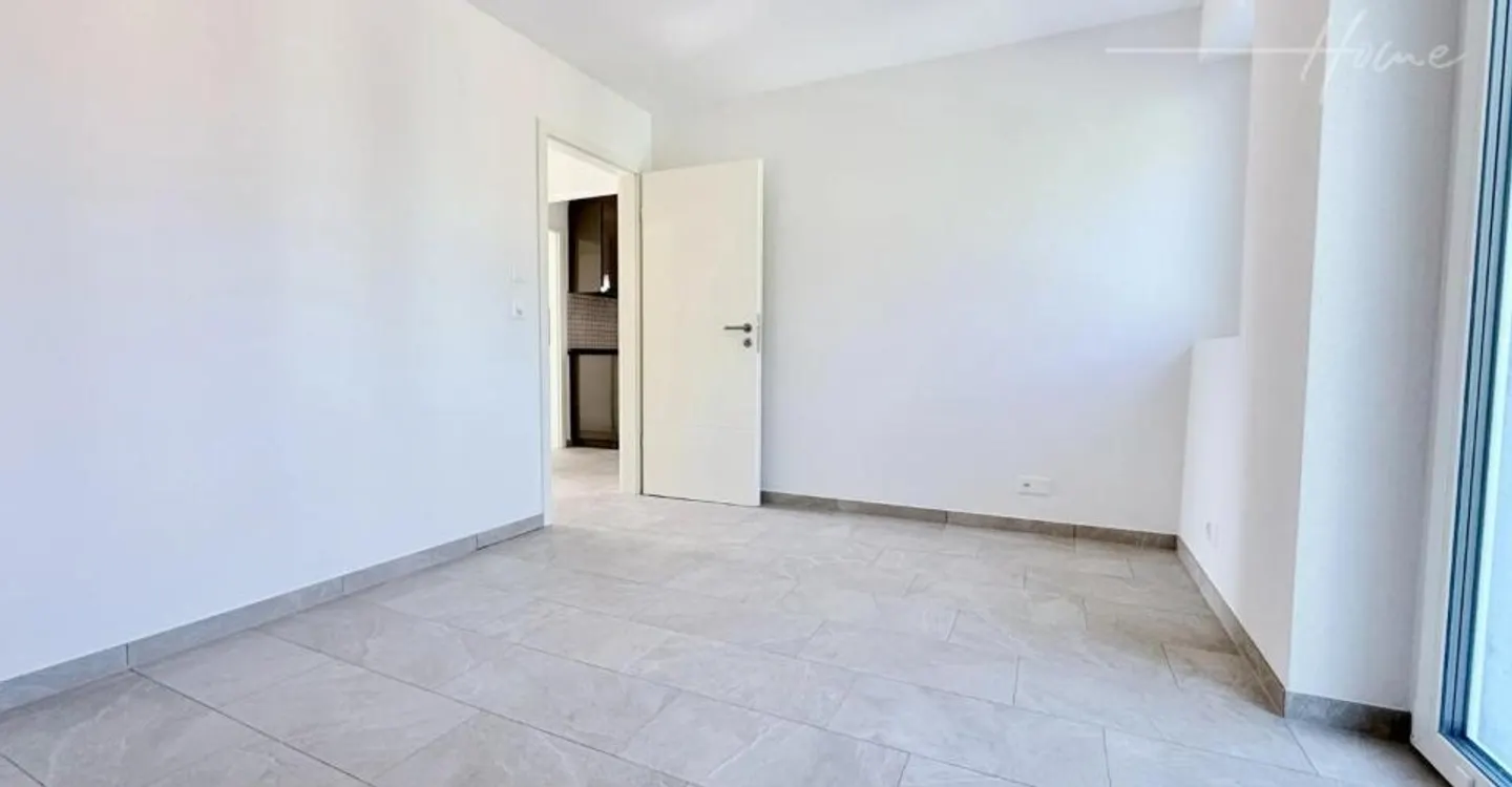 Splendido appartamento ristrutturato con carattere nel cuore del vecchio villaggio di - Foto 3 di 10