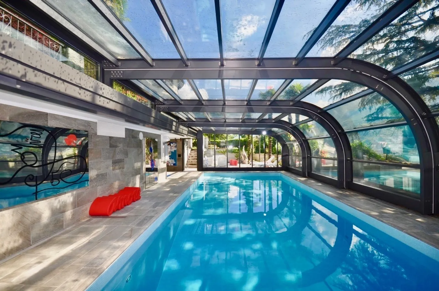 Villa dans le style tessinois, entourée d'espaces verts avec intimité et vue sur le lac - Photo 4 sur 14