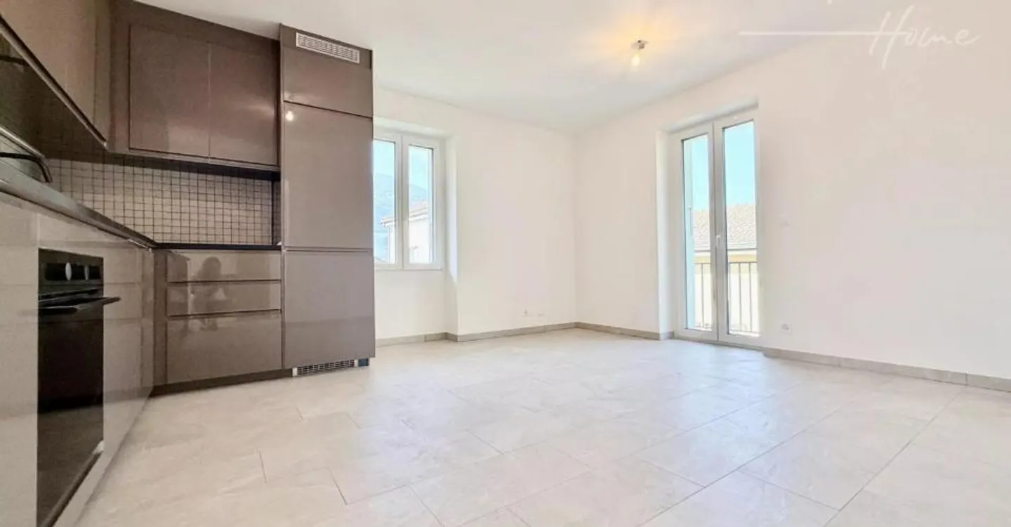 Splendido appartamento ristrutturato con carattere nel cuore del vecchio villaggio di - Foto 8 di 10