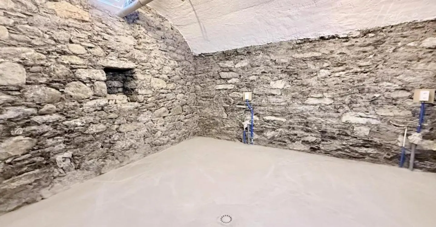 Splendido appartamento ristrutturato con carattere nel cuore del vecchio villaggio di - Foto 9 di 10