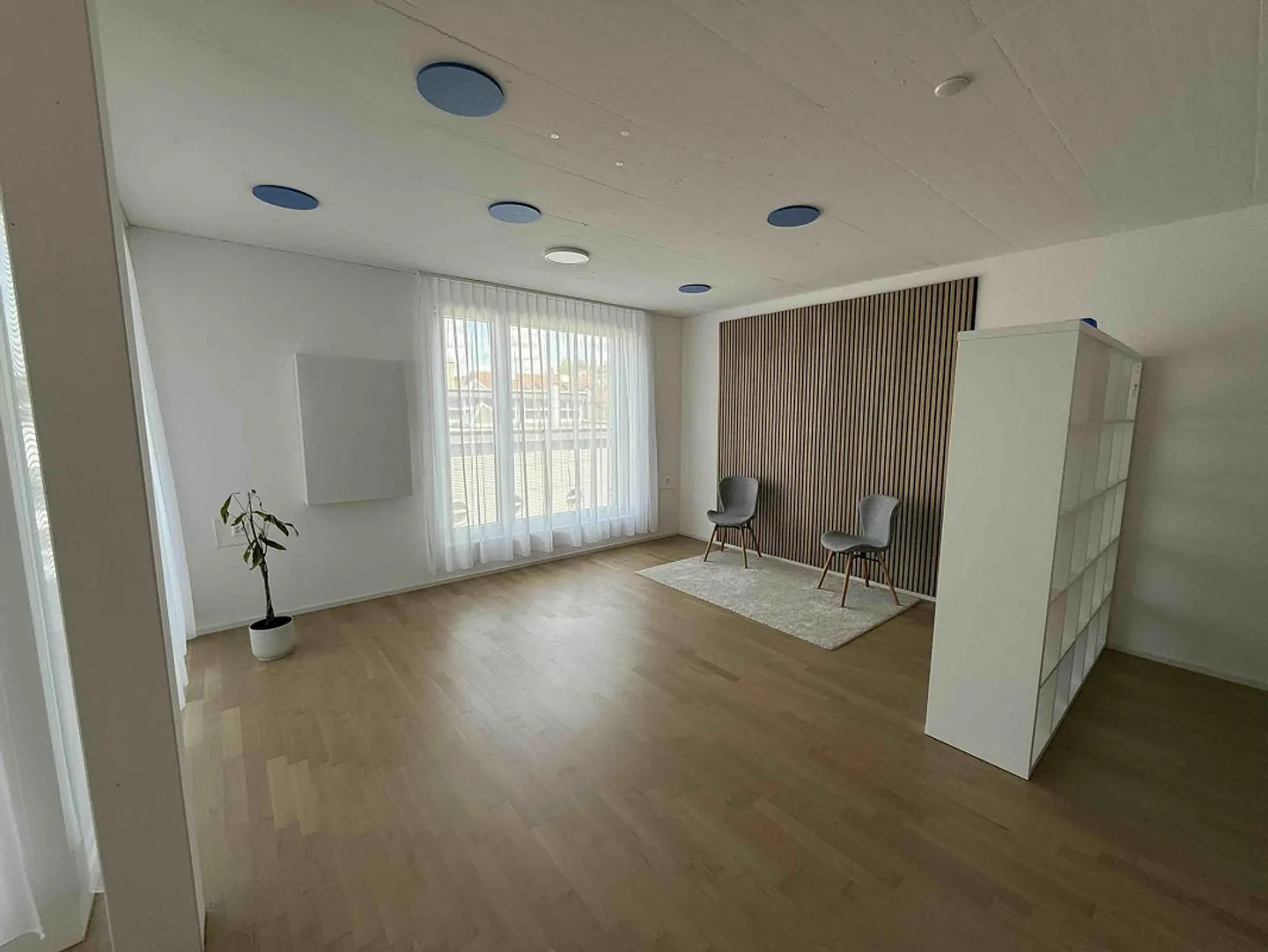 76m² Commercial Space in Mettmenstetten - Photo 1 of 12