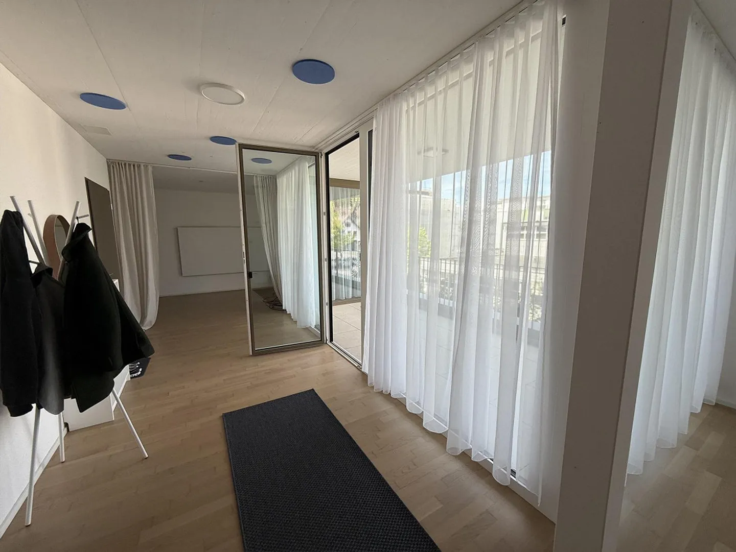 76m² Commercial Space in Mettmenstetten - Photo 2 of 12