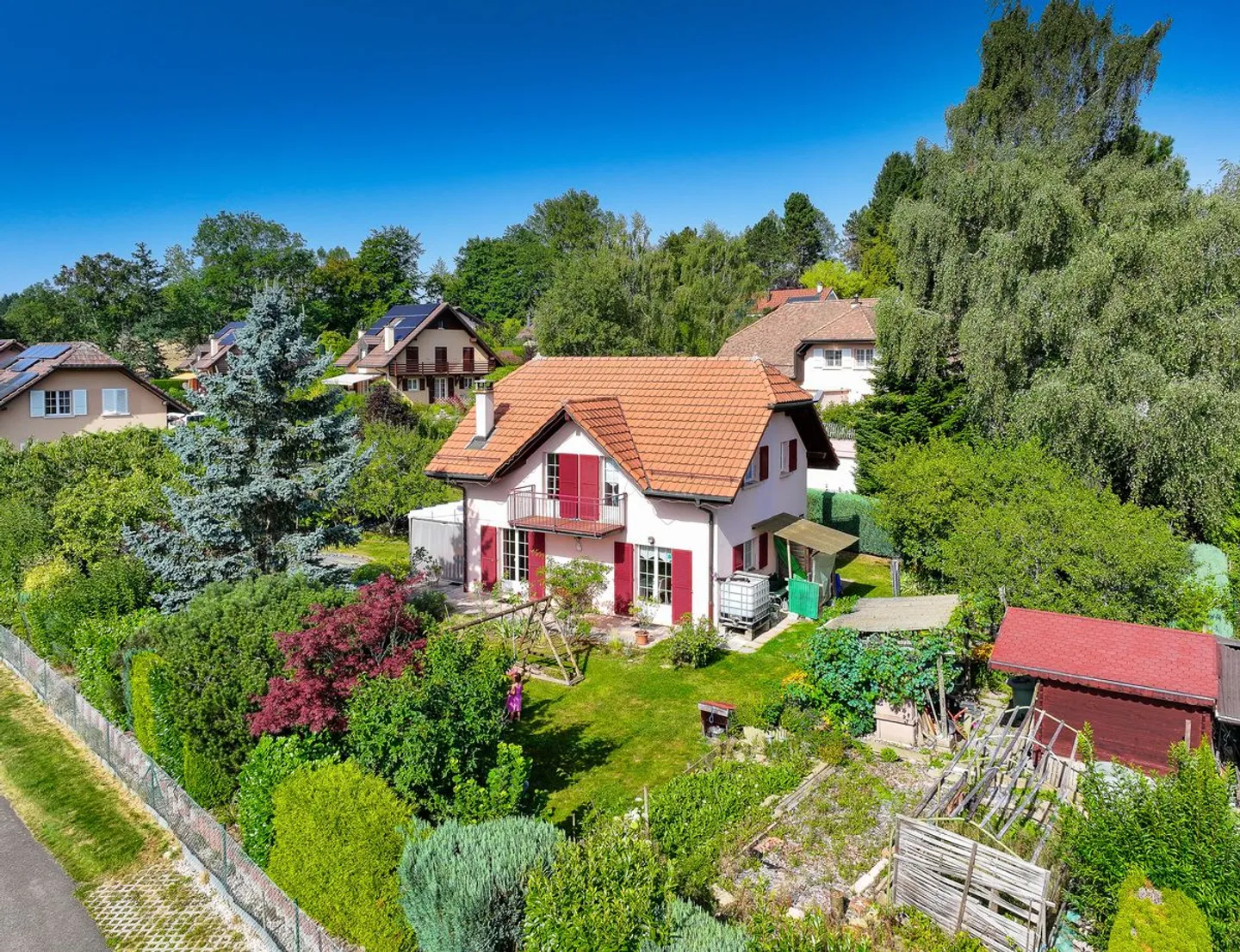 Maison individuelle dans un environnement vert et paisible - Photo 3 sur 6
