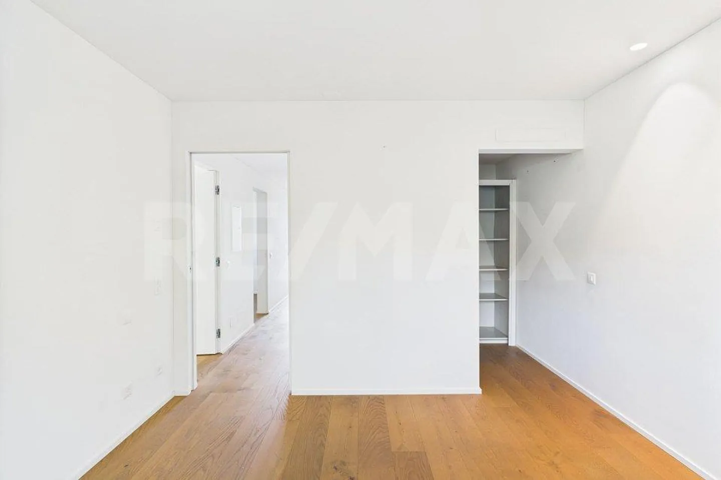 Penthouse apartment with large terrace and lake view - Photo 13 of 13