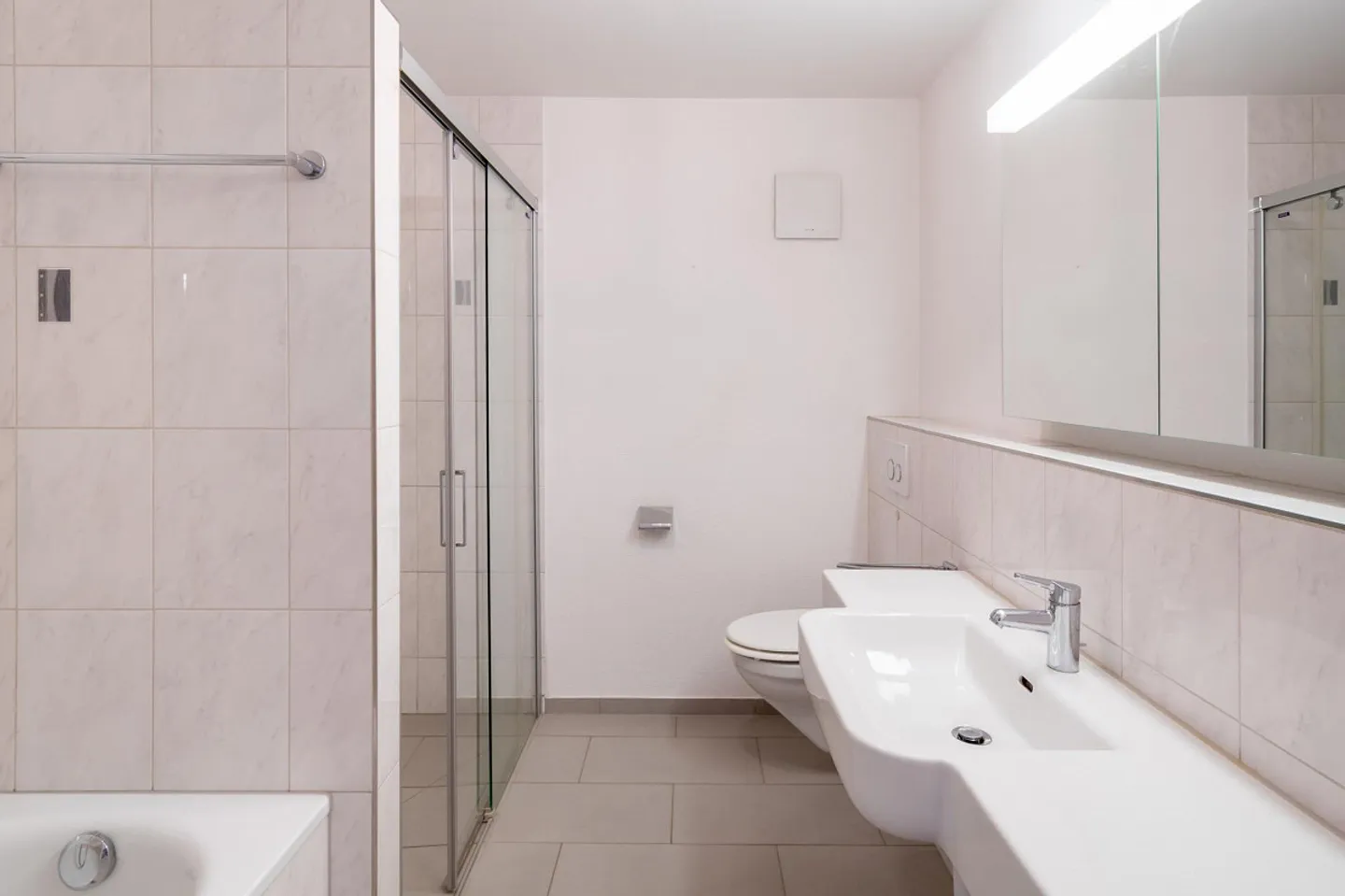 Attractive apartment with large west balcony - Photo 9 of 12