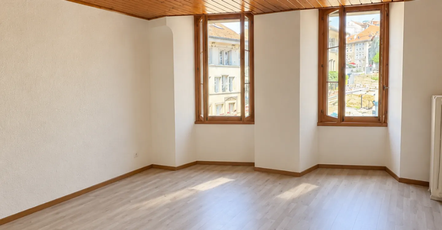 Un affascinante appartamento di 2.5 locali nel cuore della Bassa Città – Ideale per abitare o investire - Foto 1 di 8