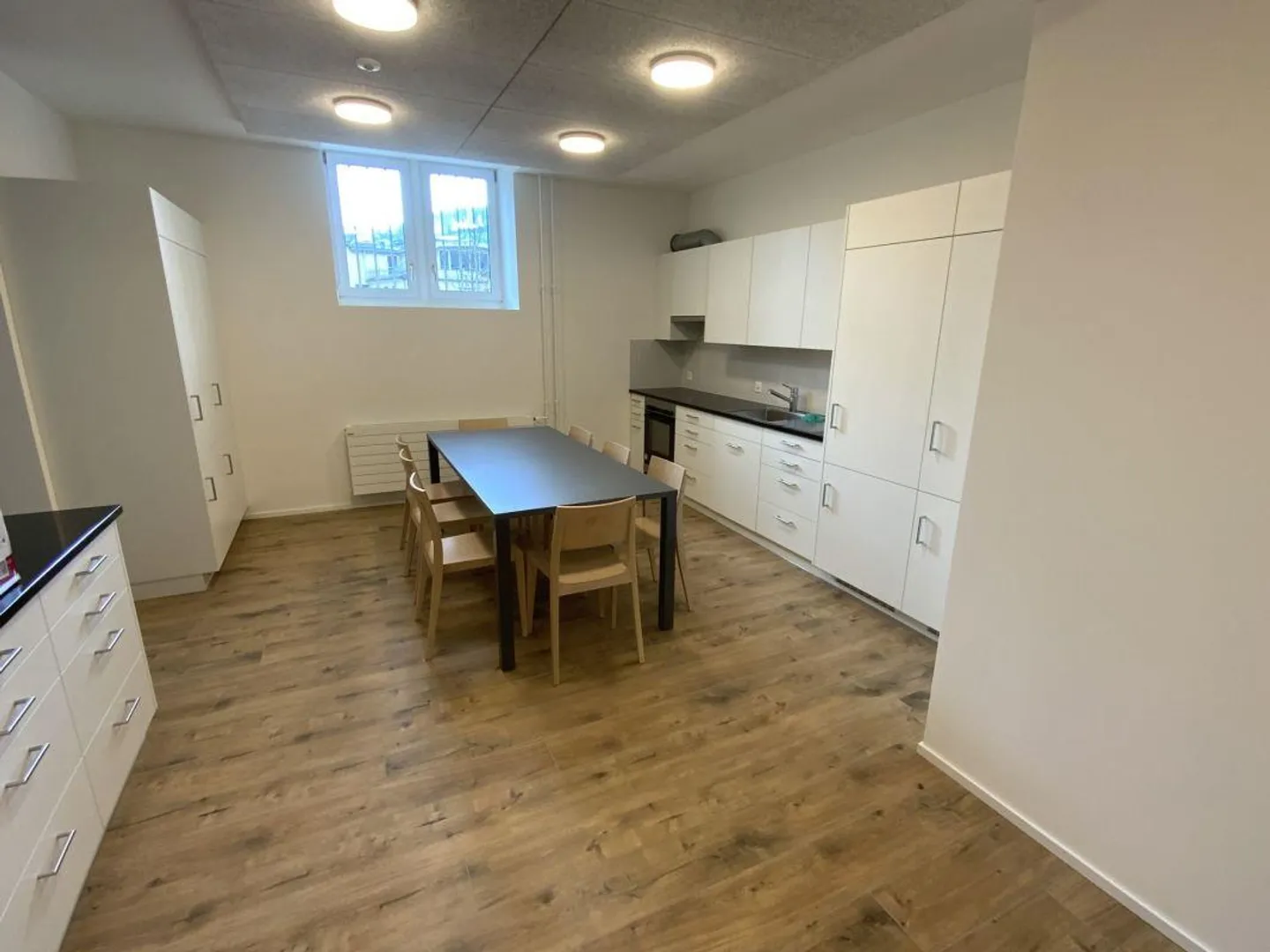 Chambre pour étudiants HSG dans une maison d'étudiants - Photo 6 sur 7