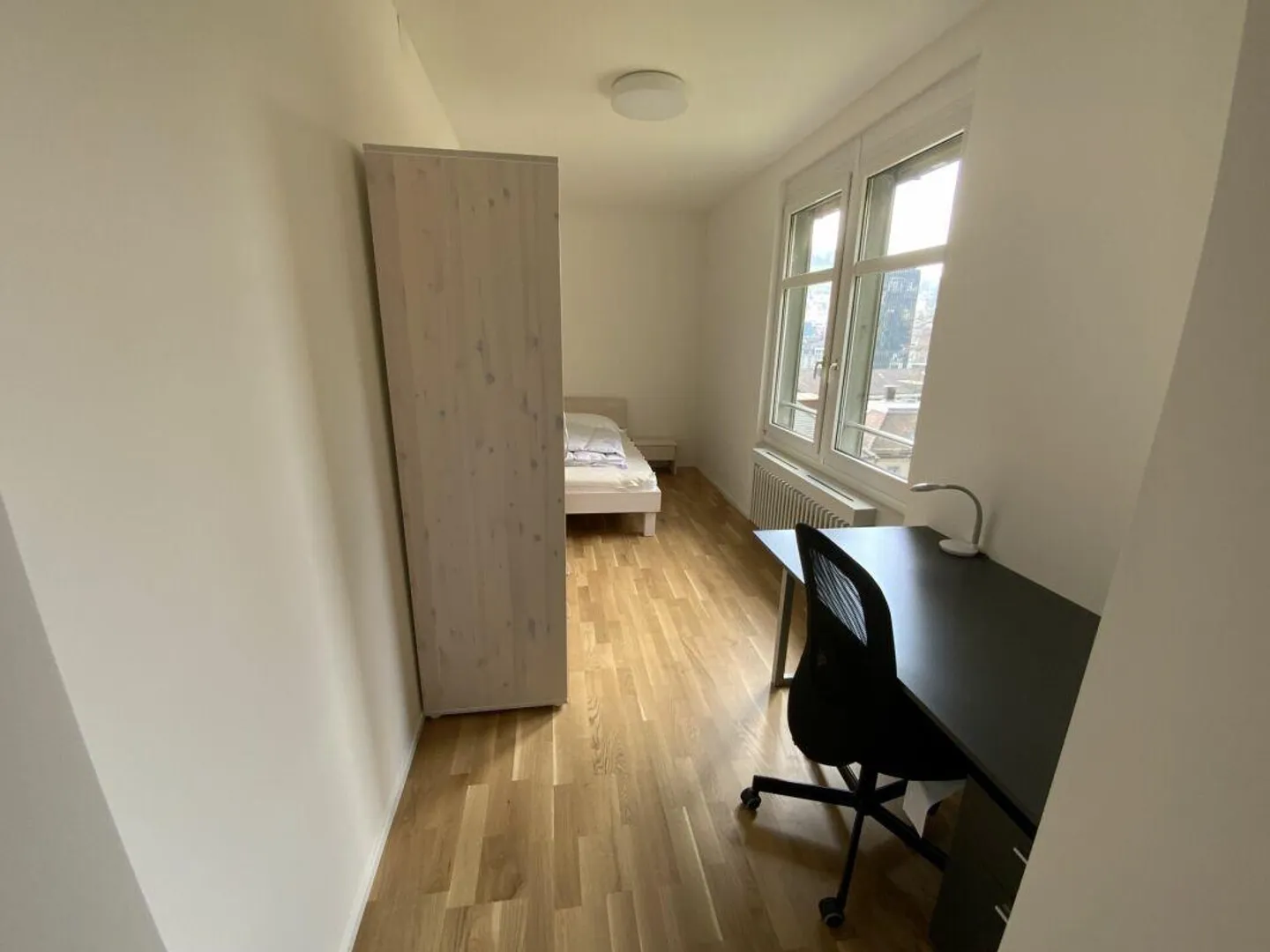 Chambre pour étudiants HSG dans une maison d'étudiants - Photo 1 sur 7