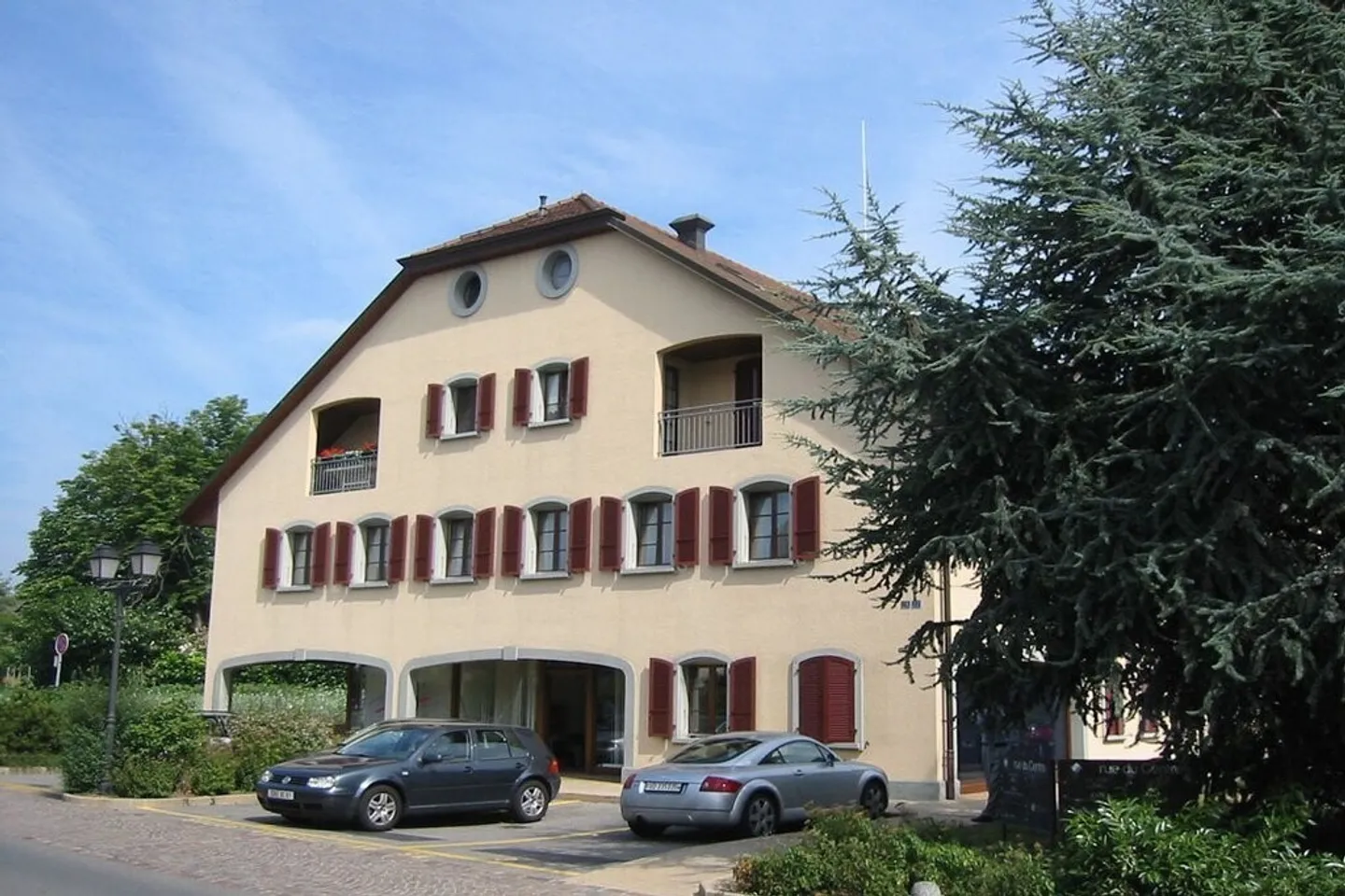 Office space for rent in the center of Saint-Sulpice - Photo 1 of 6