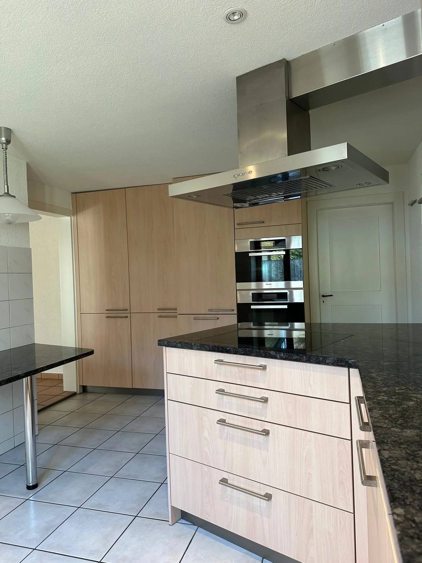 Charmante appartement de 4,5 pièces au rez-de-chaussée - Photo 2 sur 15