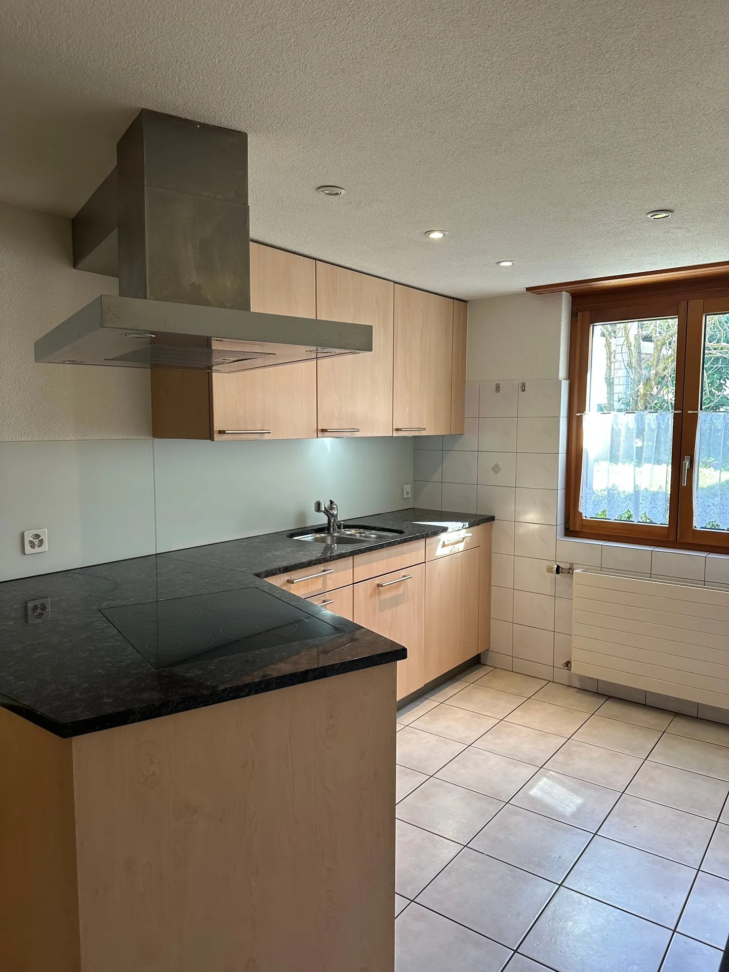 Charmante appartement de 4,5 pièces au rez-de-chaussée - Photo 3 sur 15