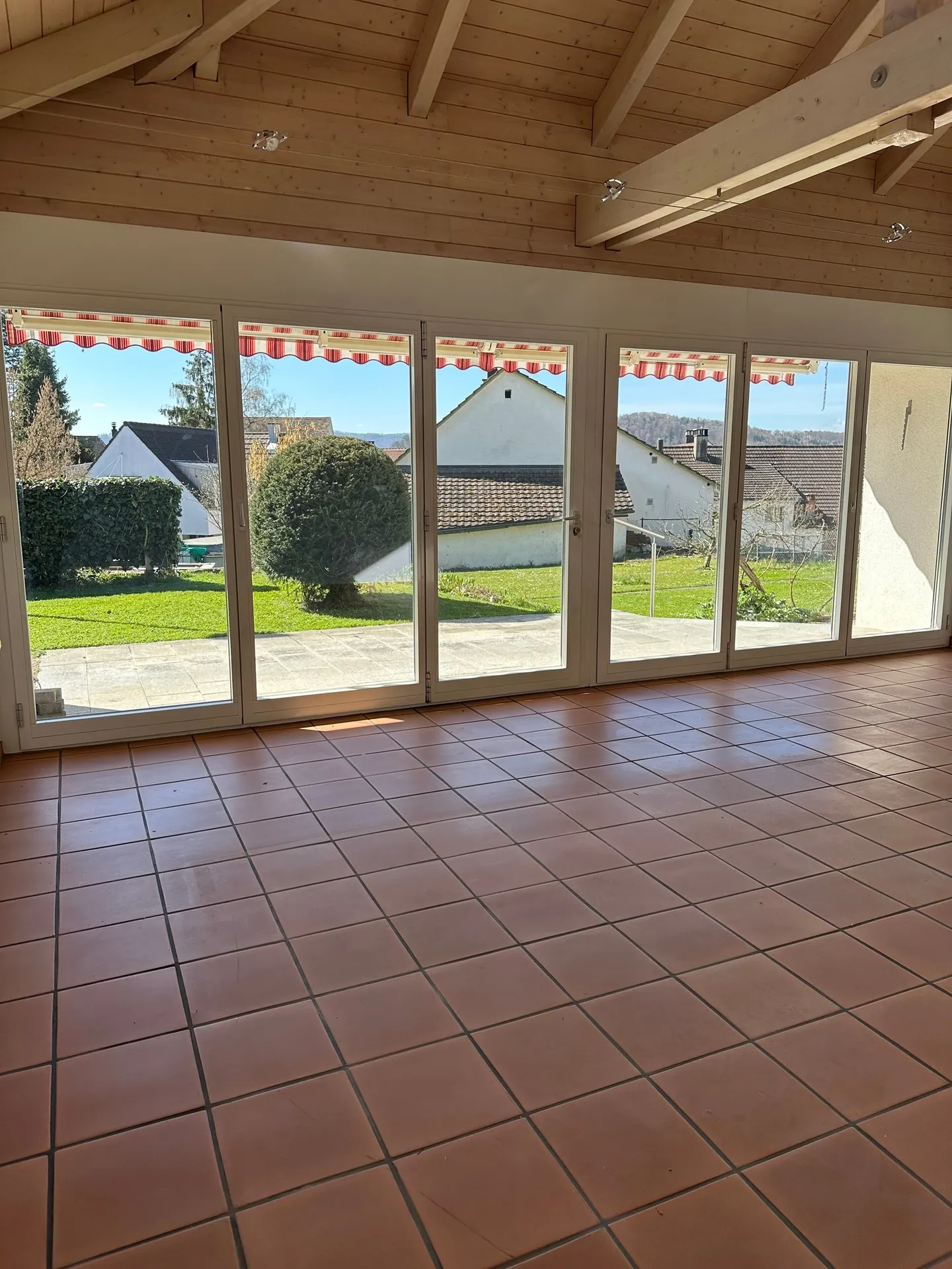 Charmante appartement de 4,5 pièces au rez-de-chaussée - Photo 6 sur 15