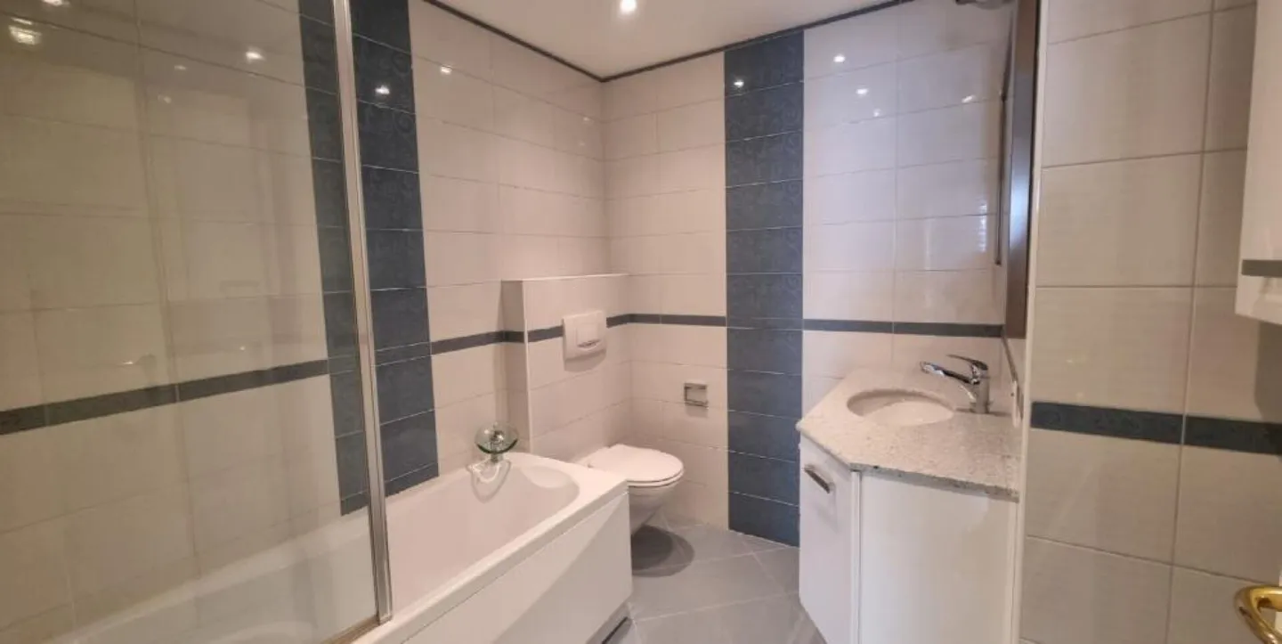 3.5 Room Apartment with Terrace, 1 Garage and 1 Parking Space, Primary and Secondary Residence - Photo 4 of 7