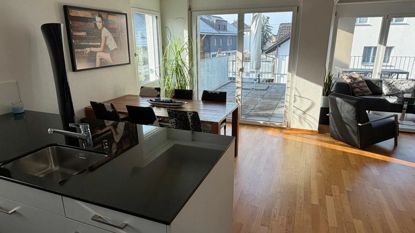 Charmante Attikawohnung mit Terrasse - Foto 2 von 6